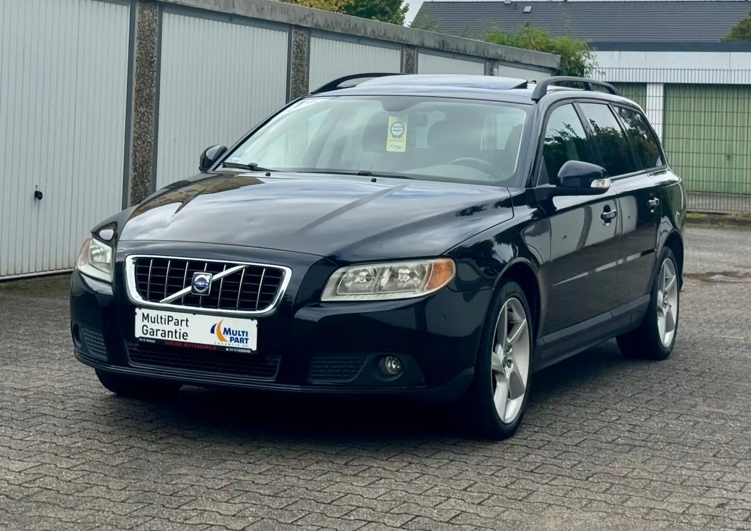 Volvo V70 2.4 D5 Kinetic Schwarz - 2