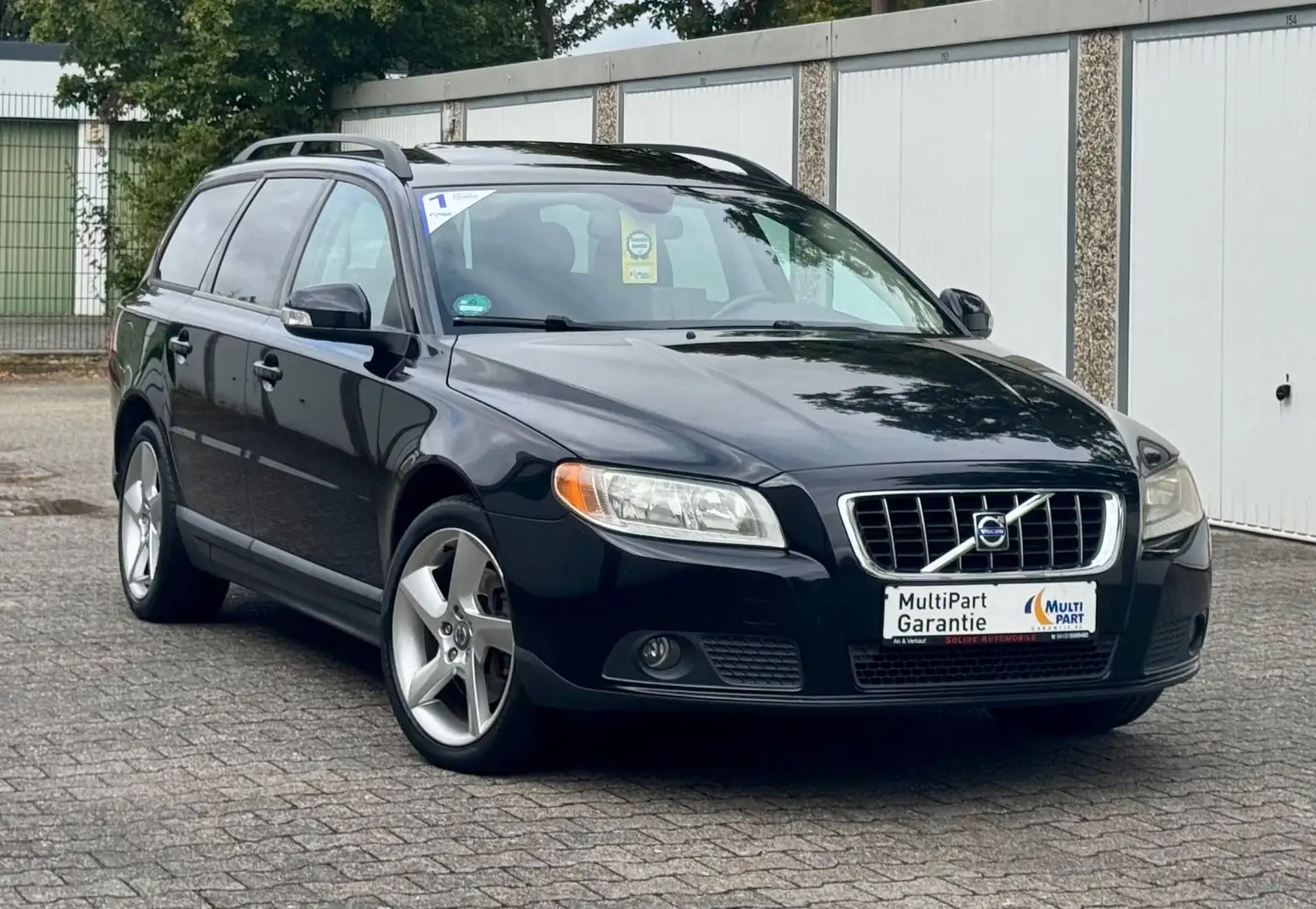 Volvo V70 2.4 D5 Kinetic Schwarz - 1