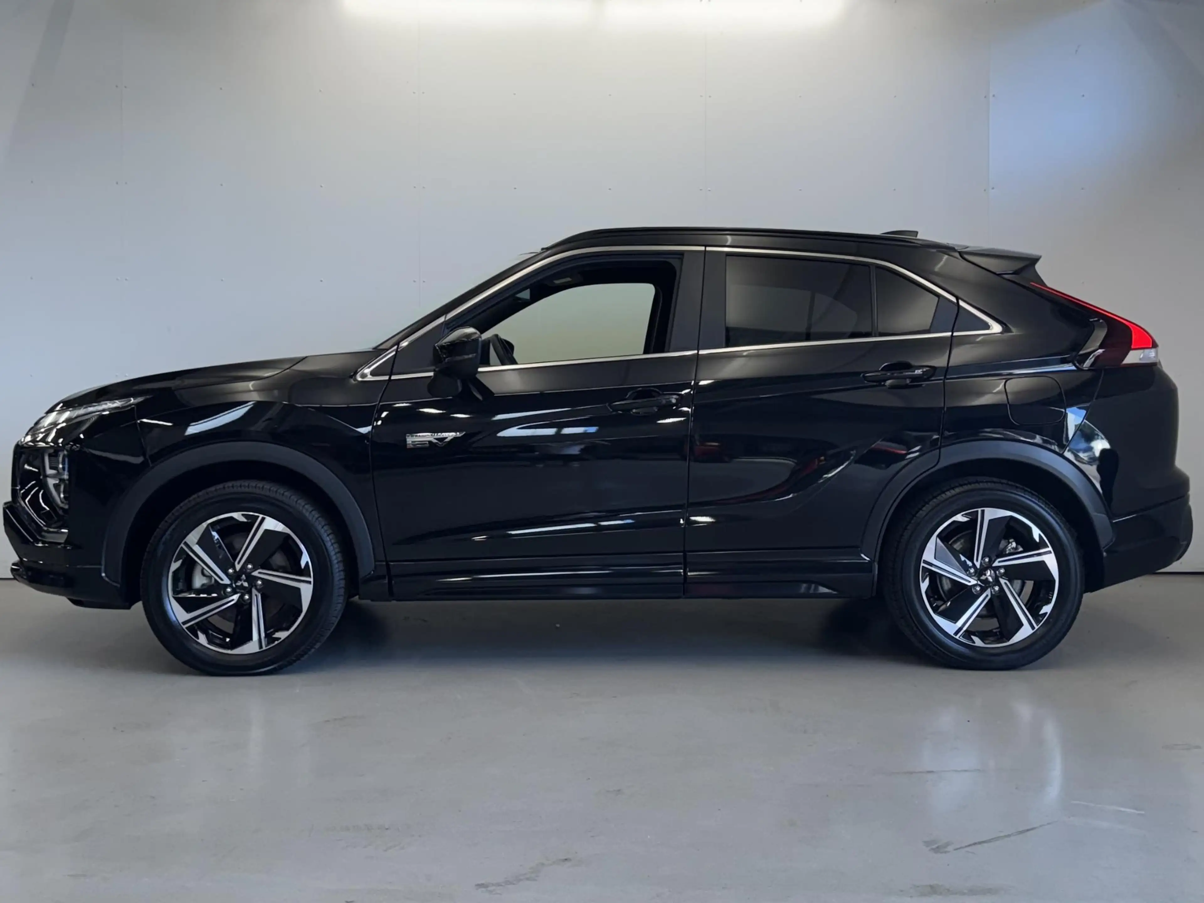 Mitsubishi Eclipse Cross 2.4 PHEV Instyle | Leder | Panoramadak | NL Auto | — photo 3