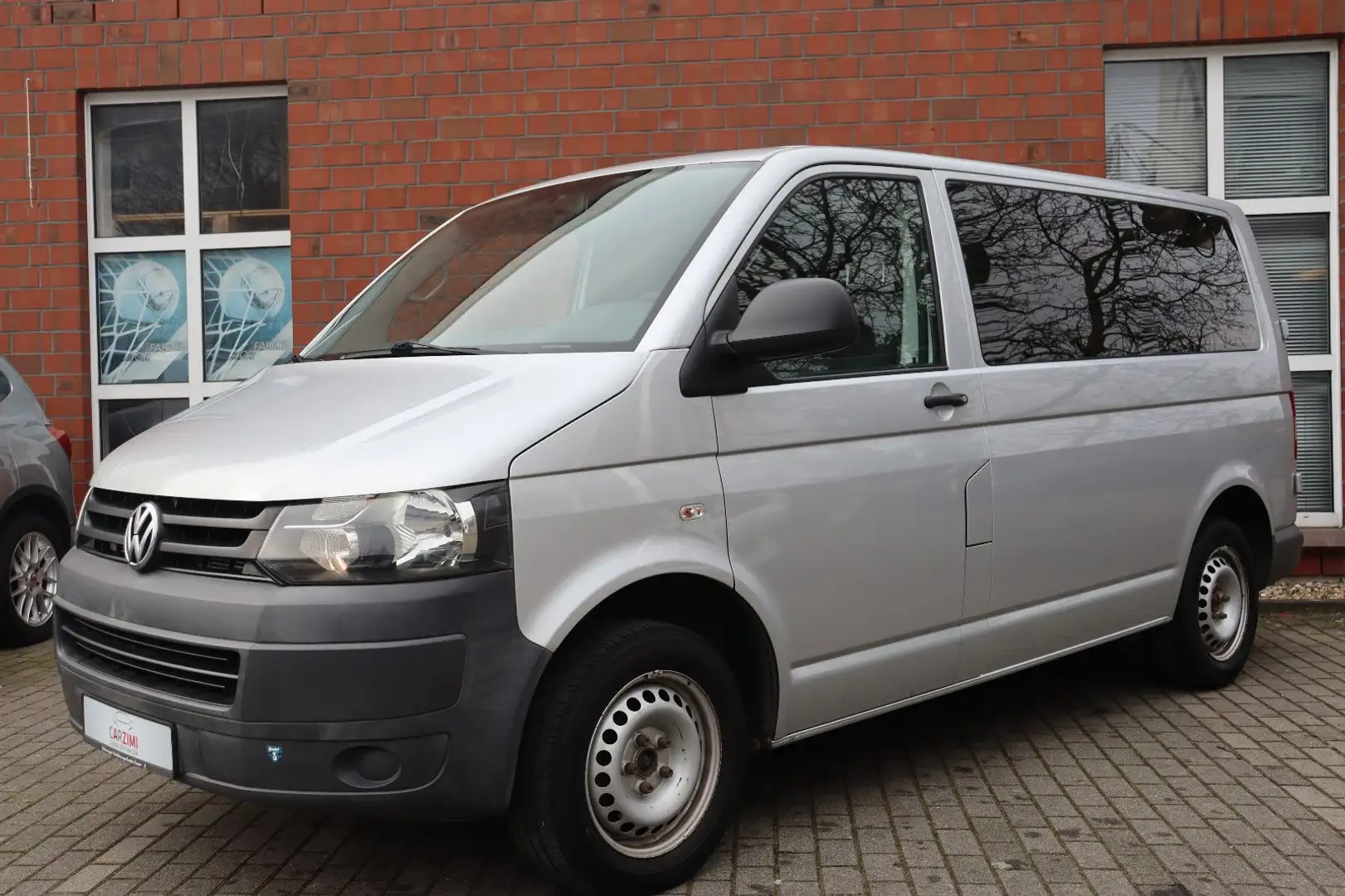 Volkswagen T5 Transporter 2.0 TDI 5-Sitzer Klima Navi Stříbrná - 2