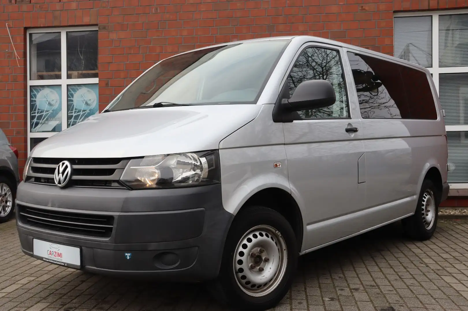 Volkswagen T5 Transporter 2.0 TDI 5-Sitzer Klima Navi Stříbrná - 1