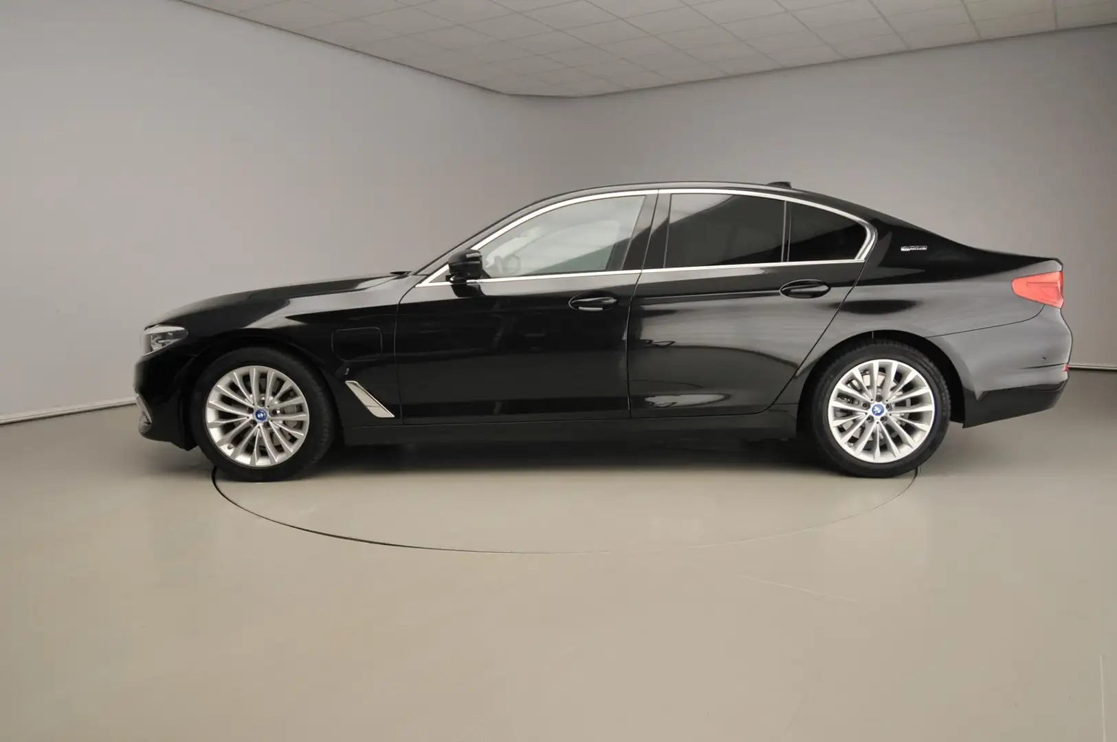BMW 530 5 Serie Sedan 530e | LED | Leder | HUD | Stoelverw Schwarz - 2