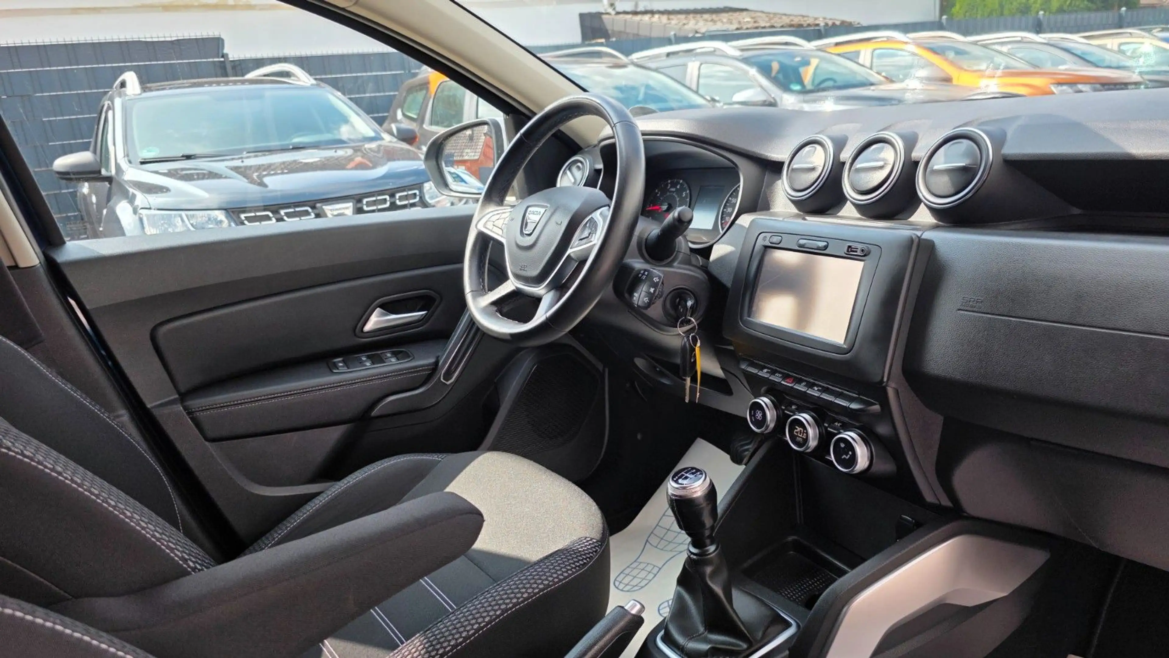 Dacia Duster II Prestige*Erstbesitz*LPG*AHK*Navi*PDC* — photo 11