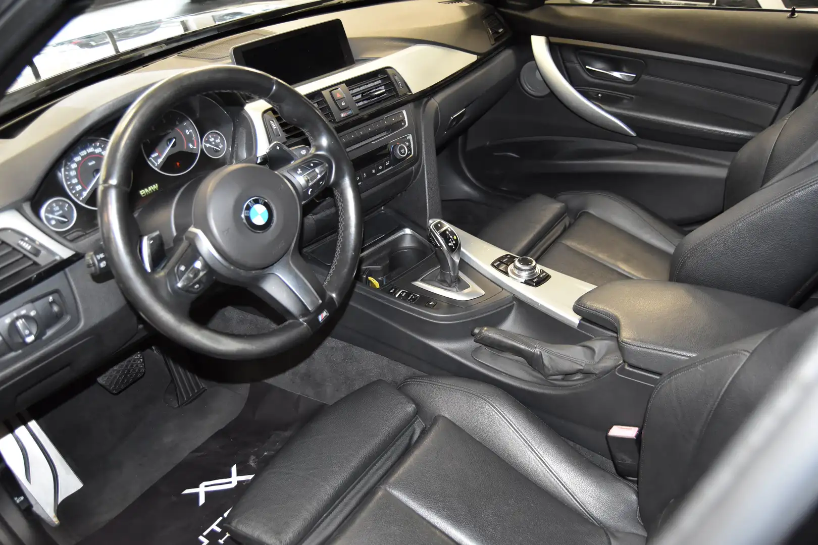 BMW 330 d xDrive M-Paket~SHD~HUD~H&K~19ZOLL~TÜV NEU Noir - 2