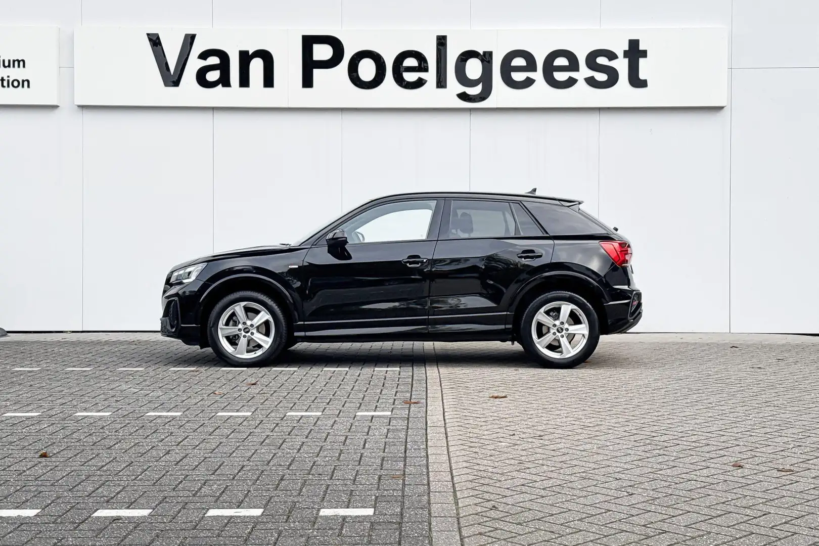 Audi Q2 35 TFSI S Edition Zwart - 2