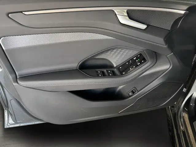 Audi A6 view 5
