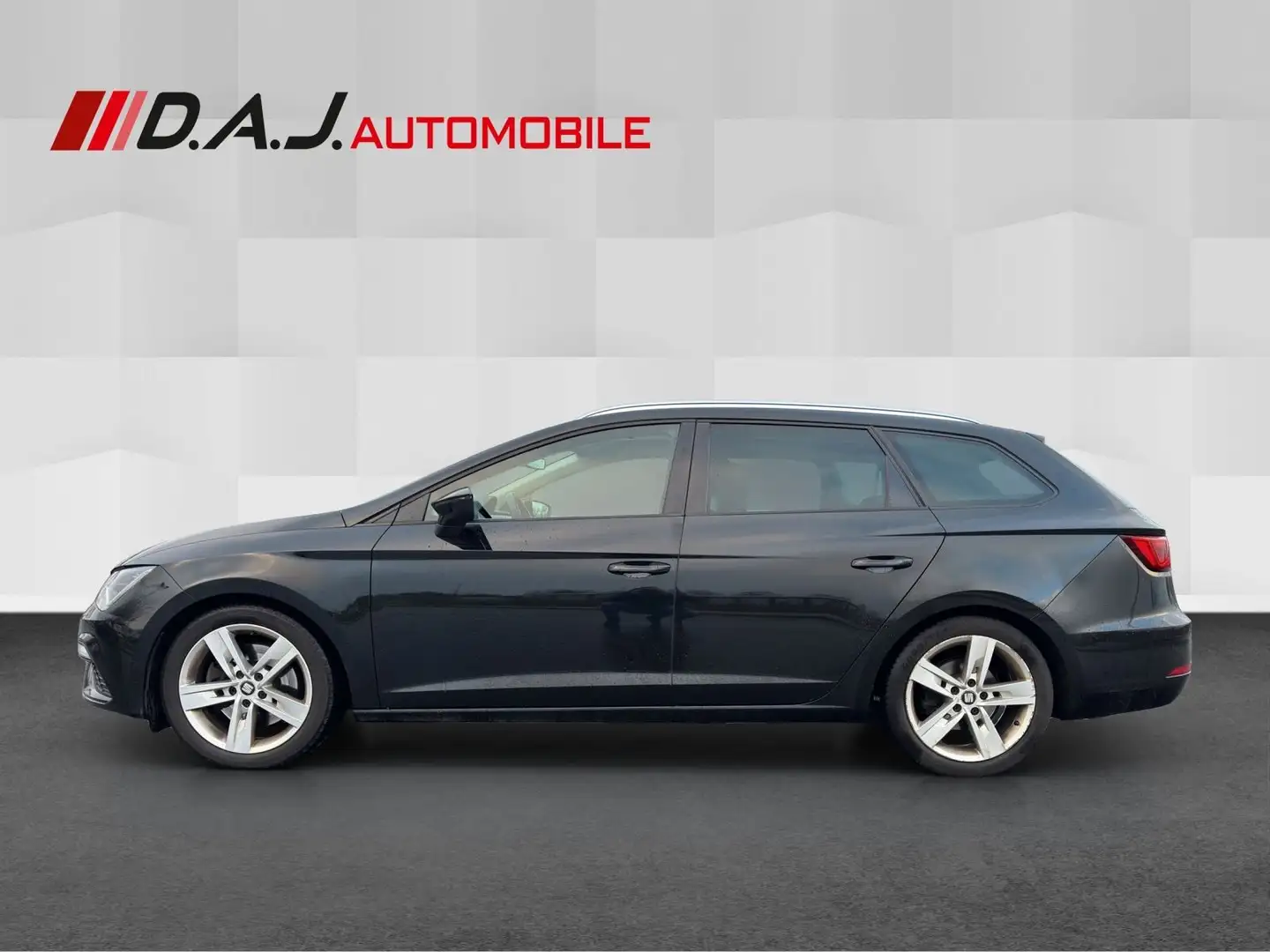 SEAT Leon ST 2.0 TDI DSG FR / NAV LED ACC SHZ R.KAM Negro - 2