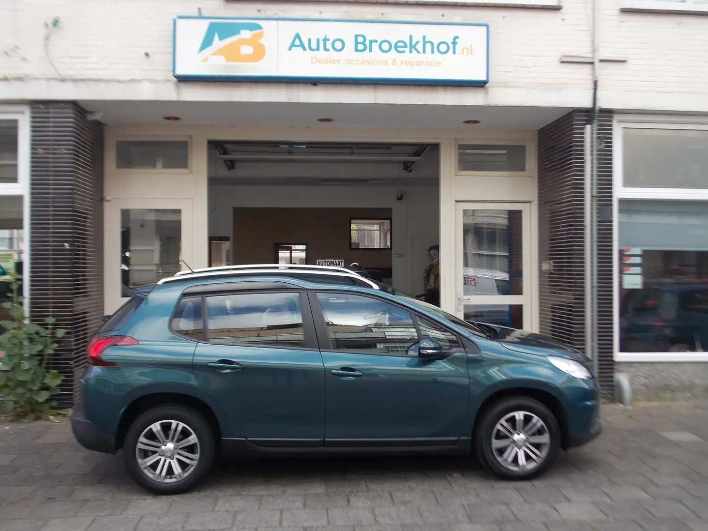 Peugeot 2008 1.2 PureTech Blue Lion NAVI CRUISE LM VELGEN VOLLE Vert - 2