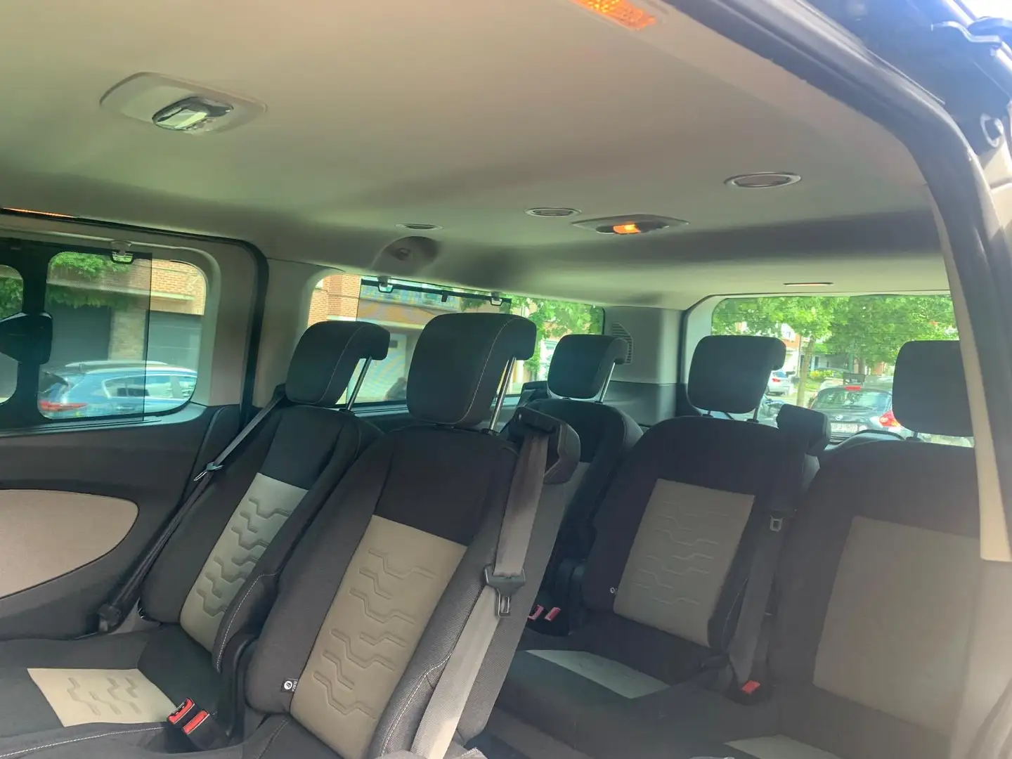 Ford Tourneo Custom 2.2 TDCi L2H1 Limited Grijs - 2