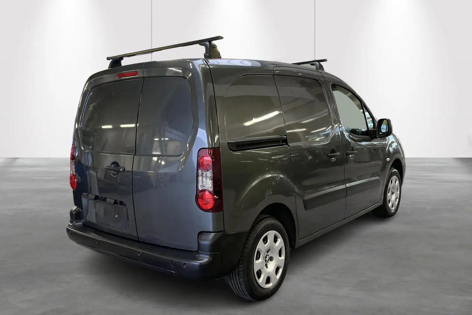 Peugeot Partner 1.6 HDi 120 L1H1 66kW Pro 3 zit Gris - 2