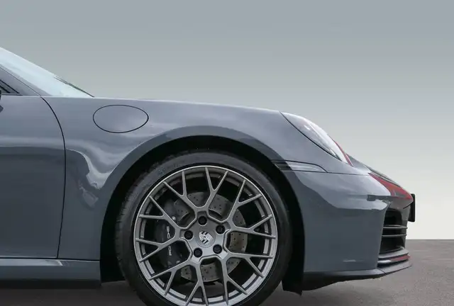 Porsche 911 view 4