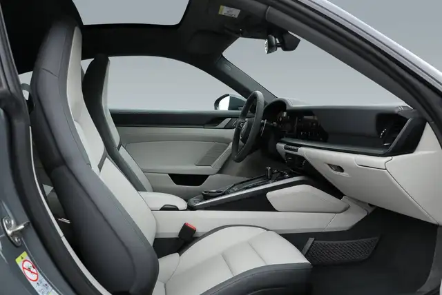 Porsche 911 view 11