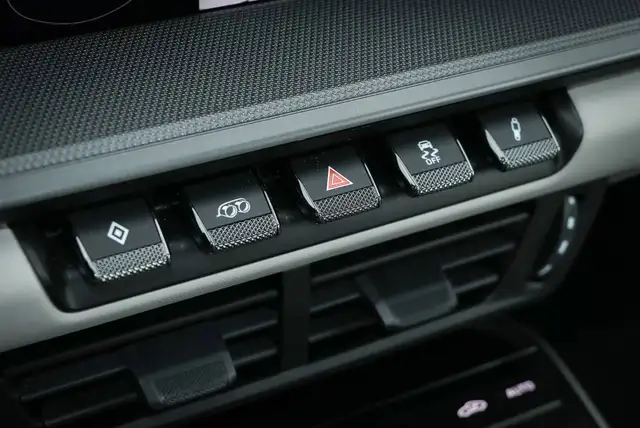 Porsche 911 view 13