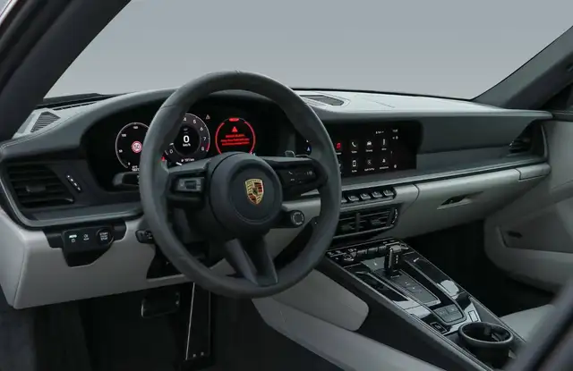 Porsche 911 view 7