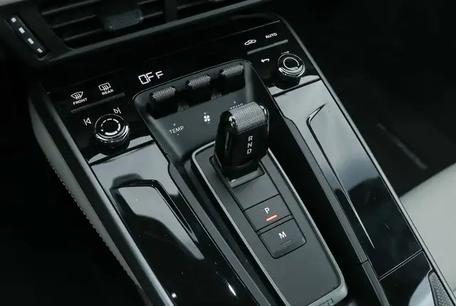 Porsche 911 view 8