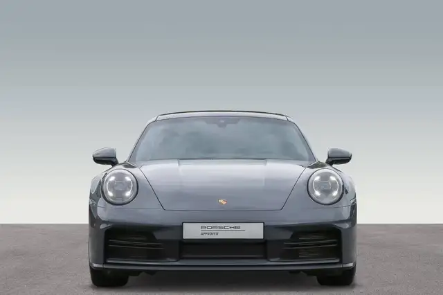 Porsche 911 view 5