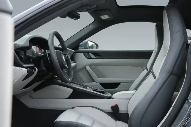 Porsche 911 view 9