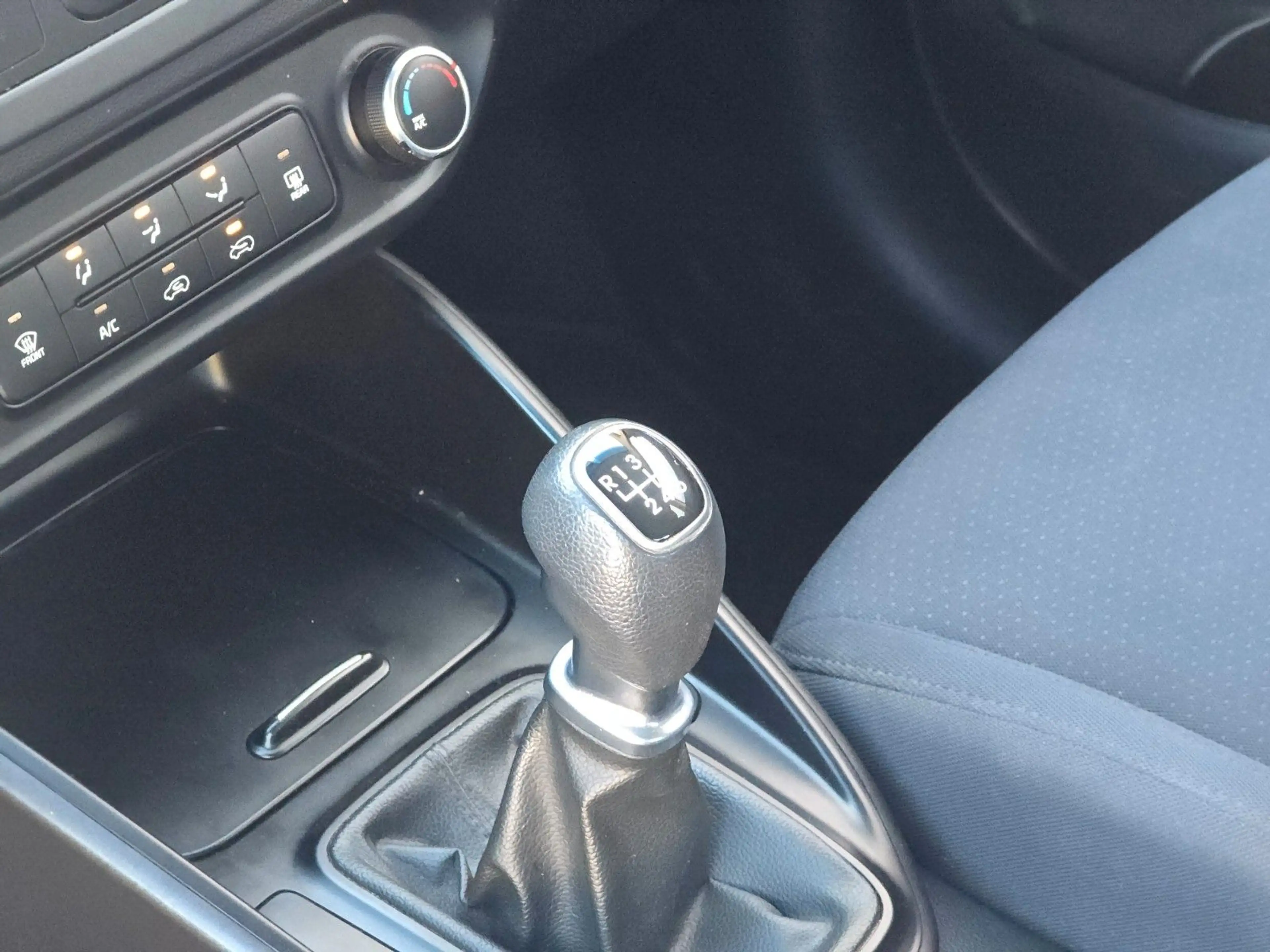 Kia Carens — photo 14