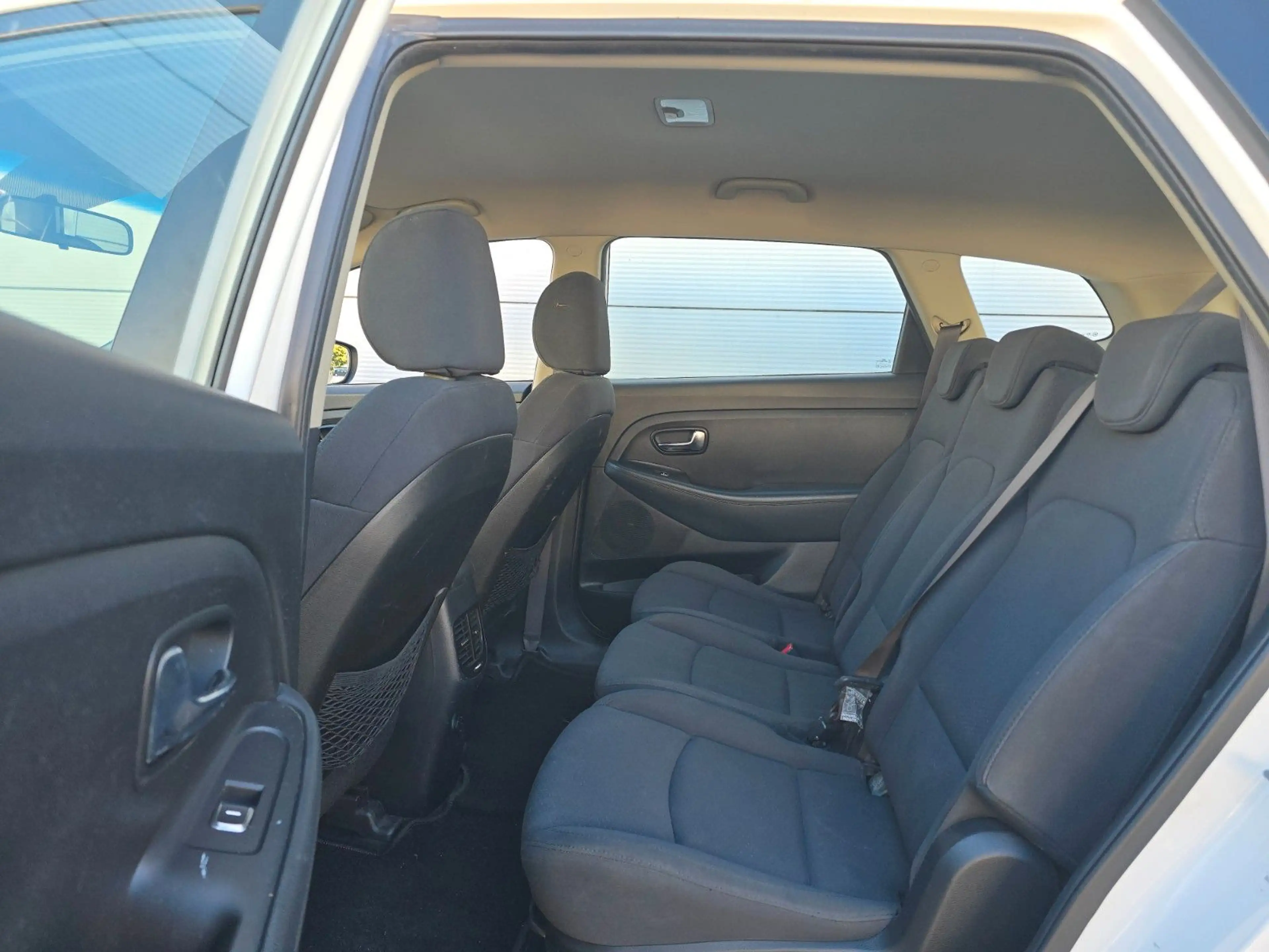Kia Carens — photo 8