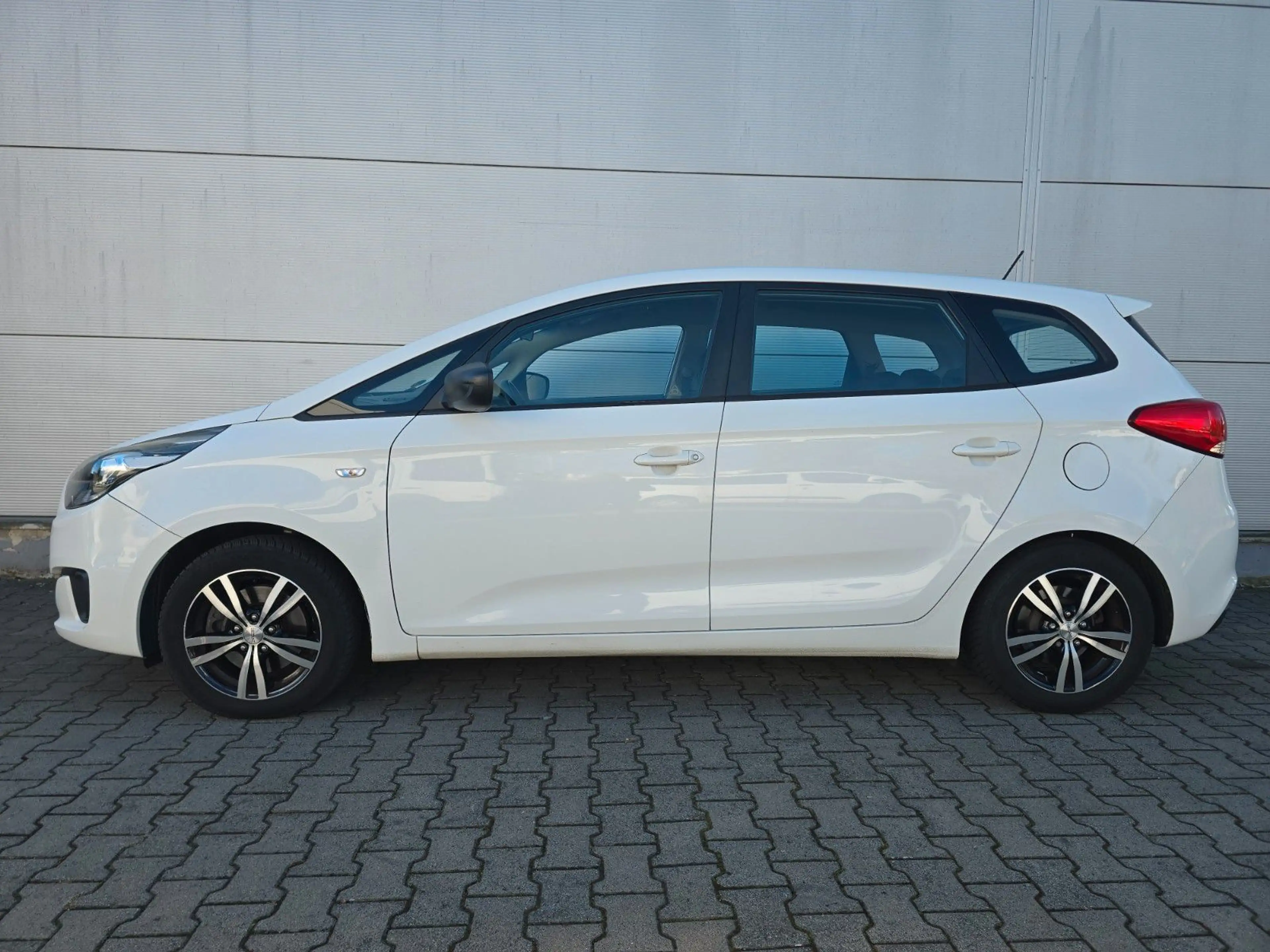 Kia Carens — photo 3