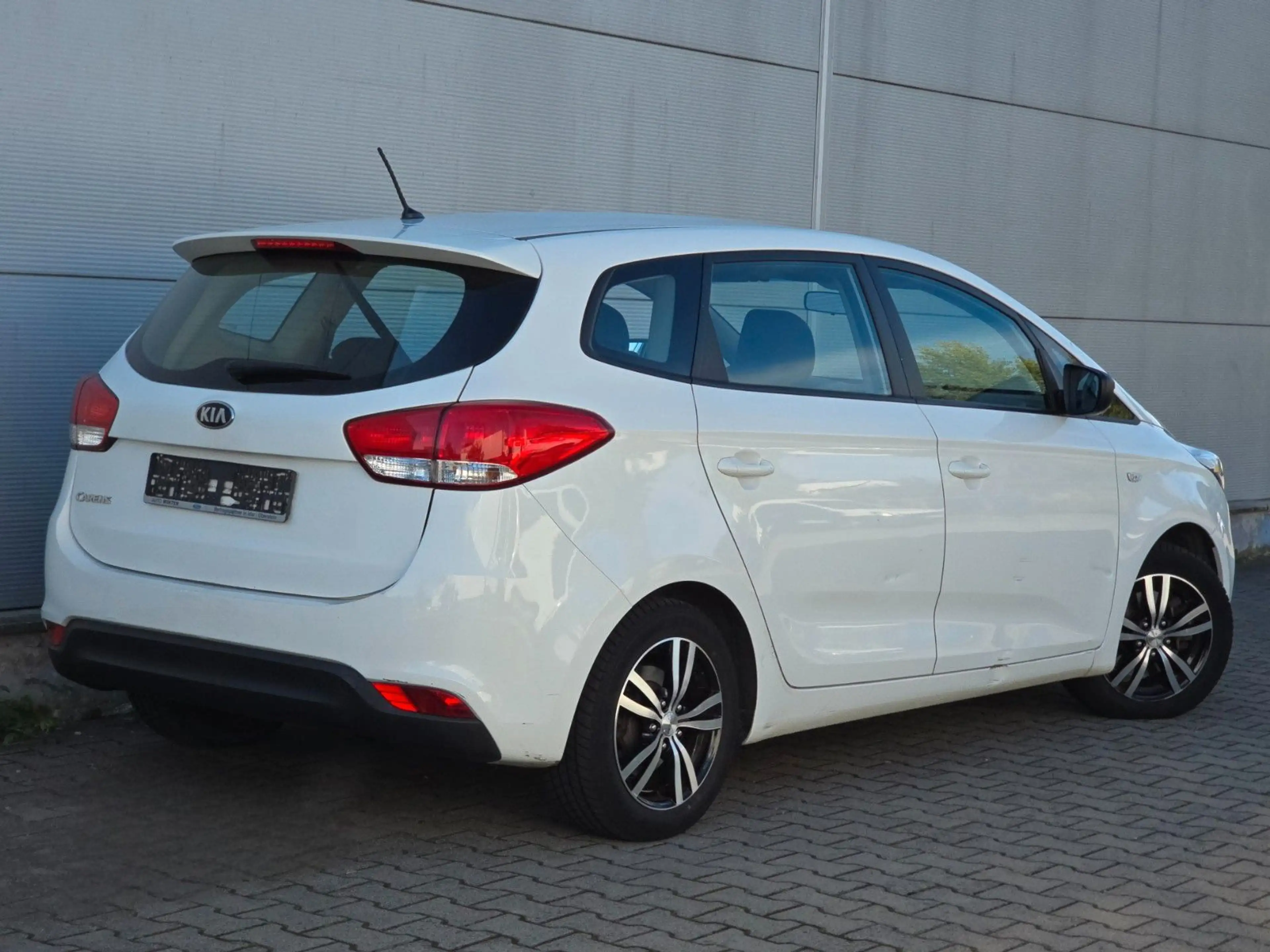 Kia Carens — photo 6