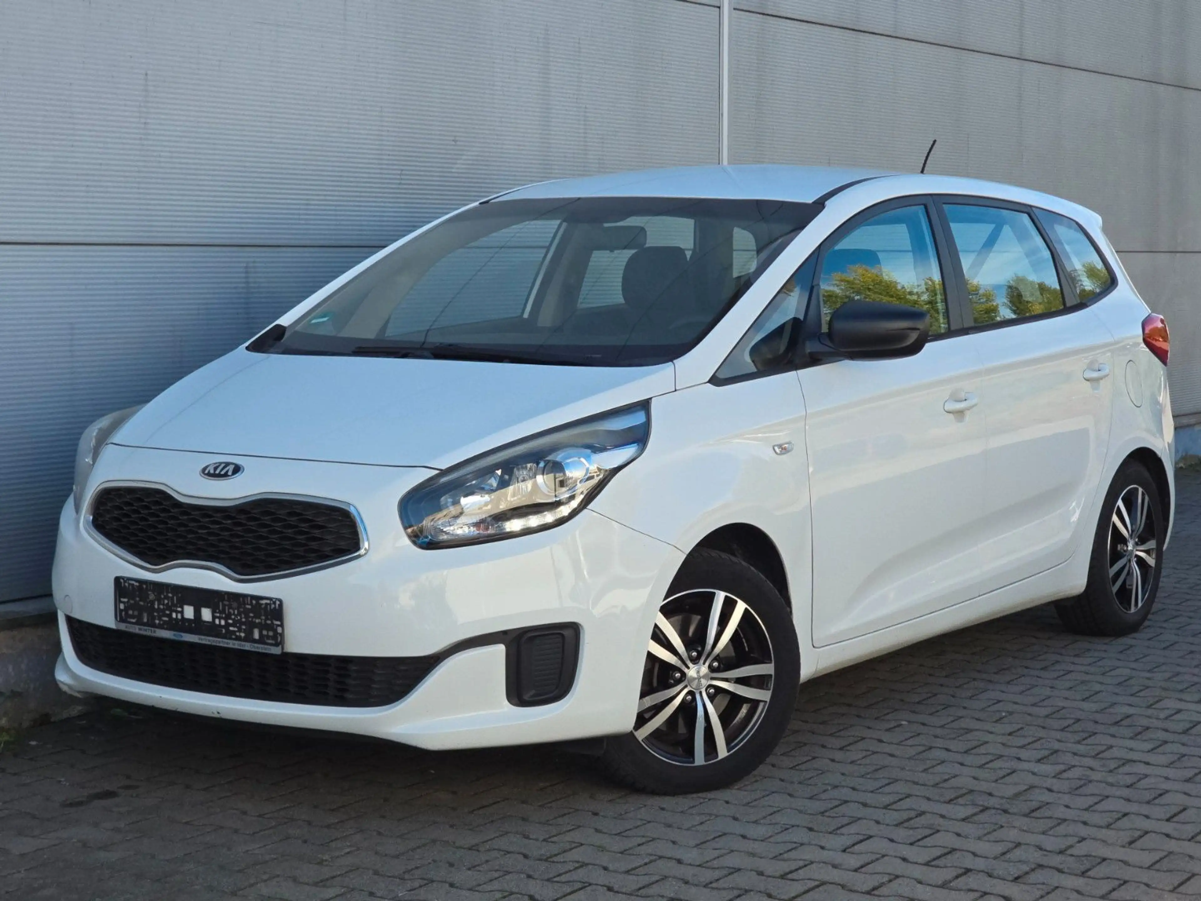 Kia Carens — photo 2