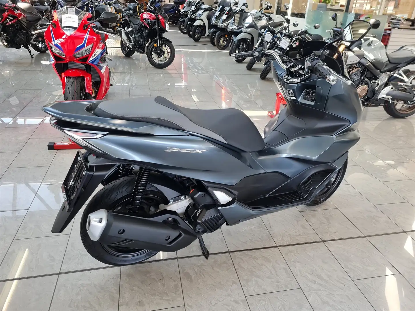 Honda PCX 125 Silber - 2