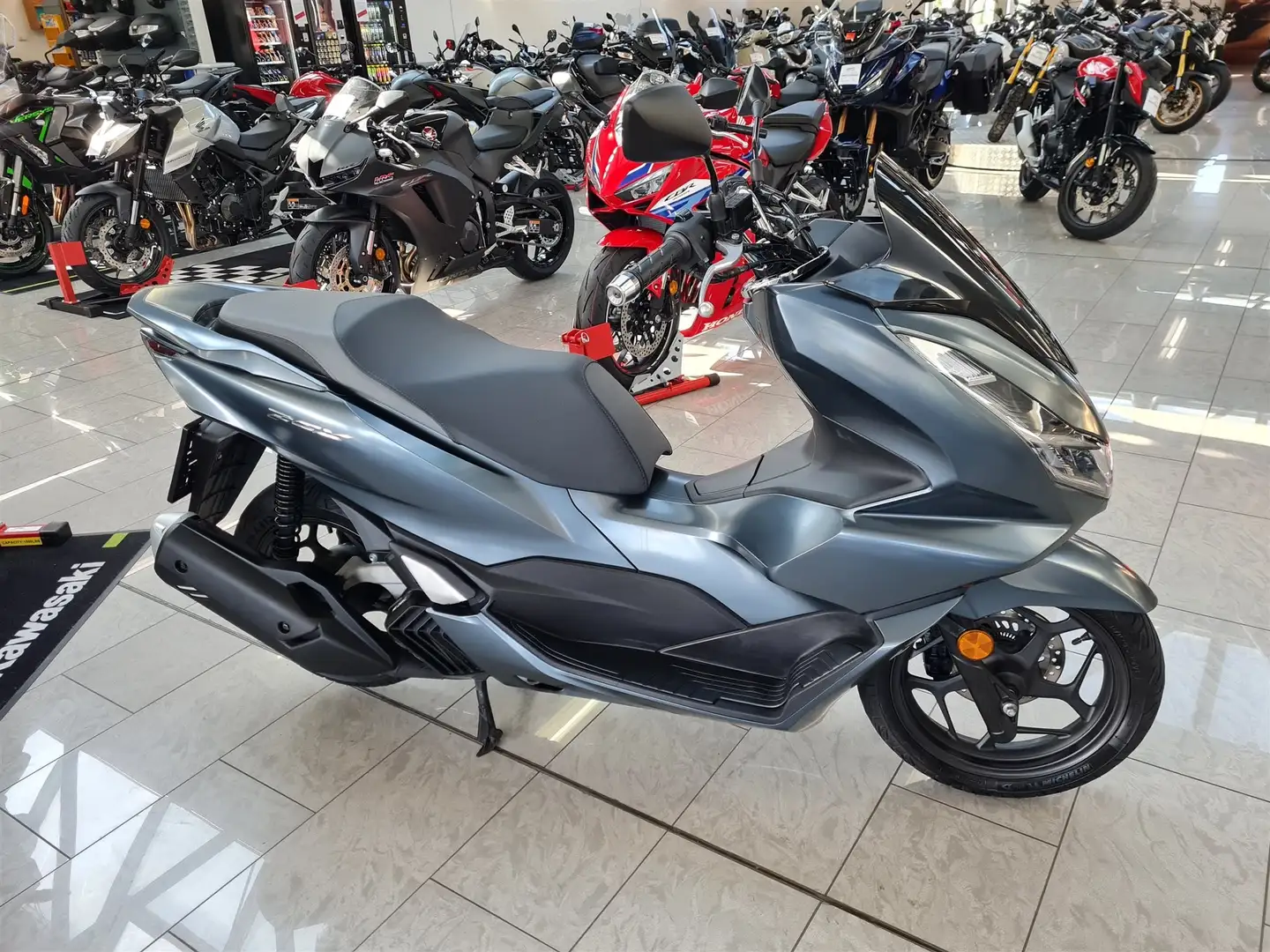 Honda PCX 125 Silber - 1