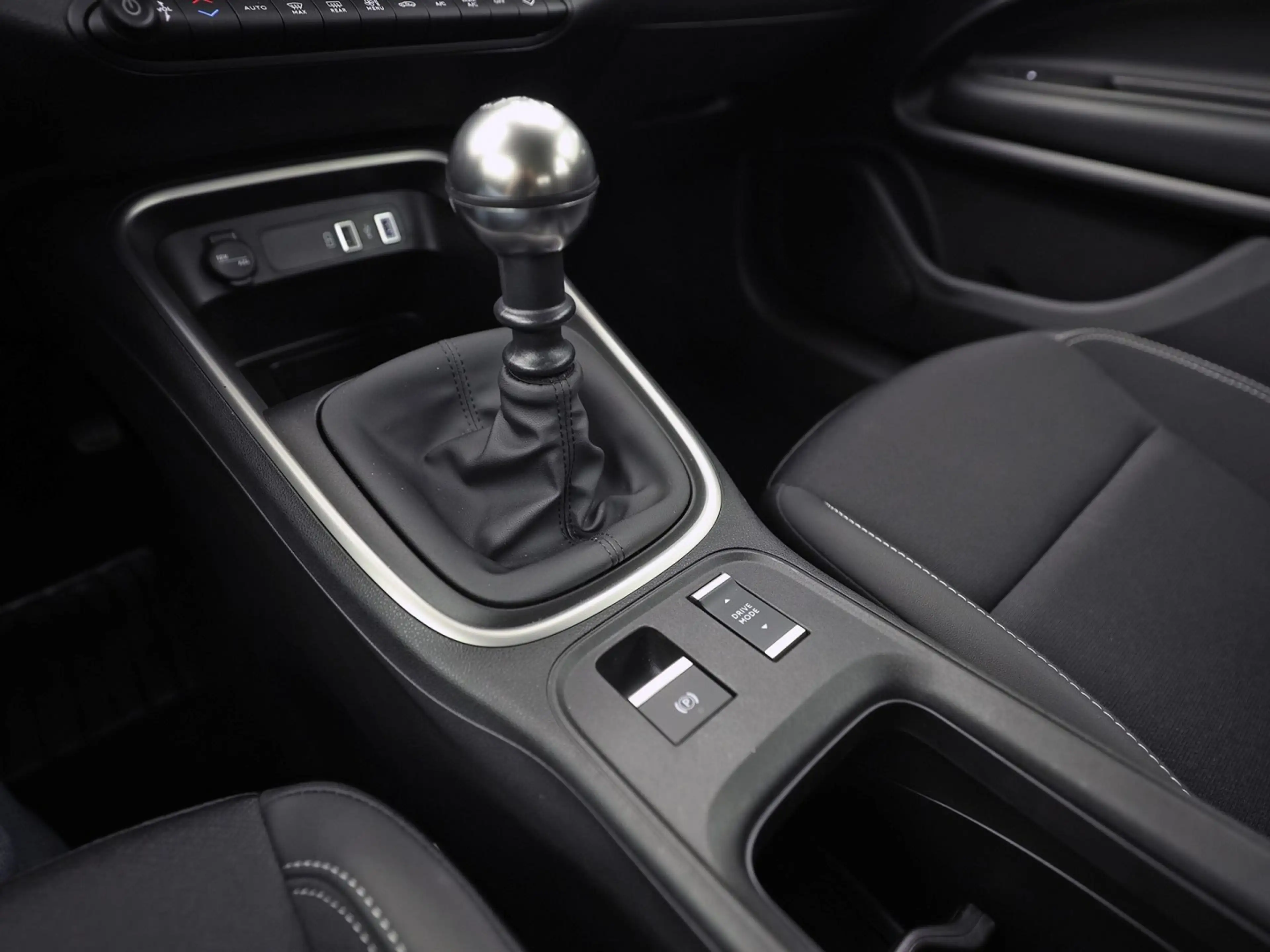 Jeep Avenger 1.2 Longitude (VIRTUAL COCKPIT, APPLE CARPLAY, 360 — photo 9
