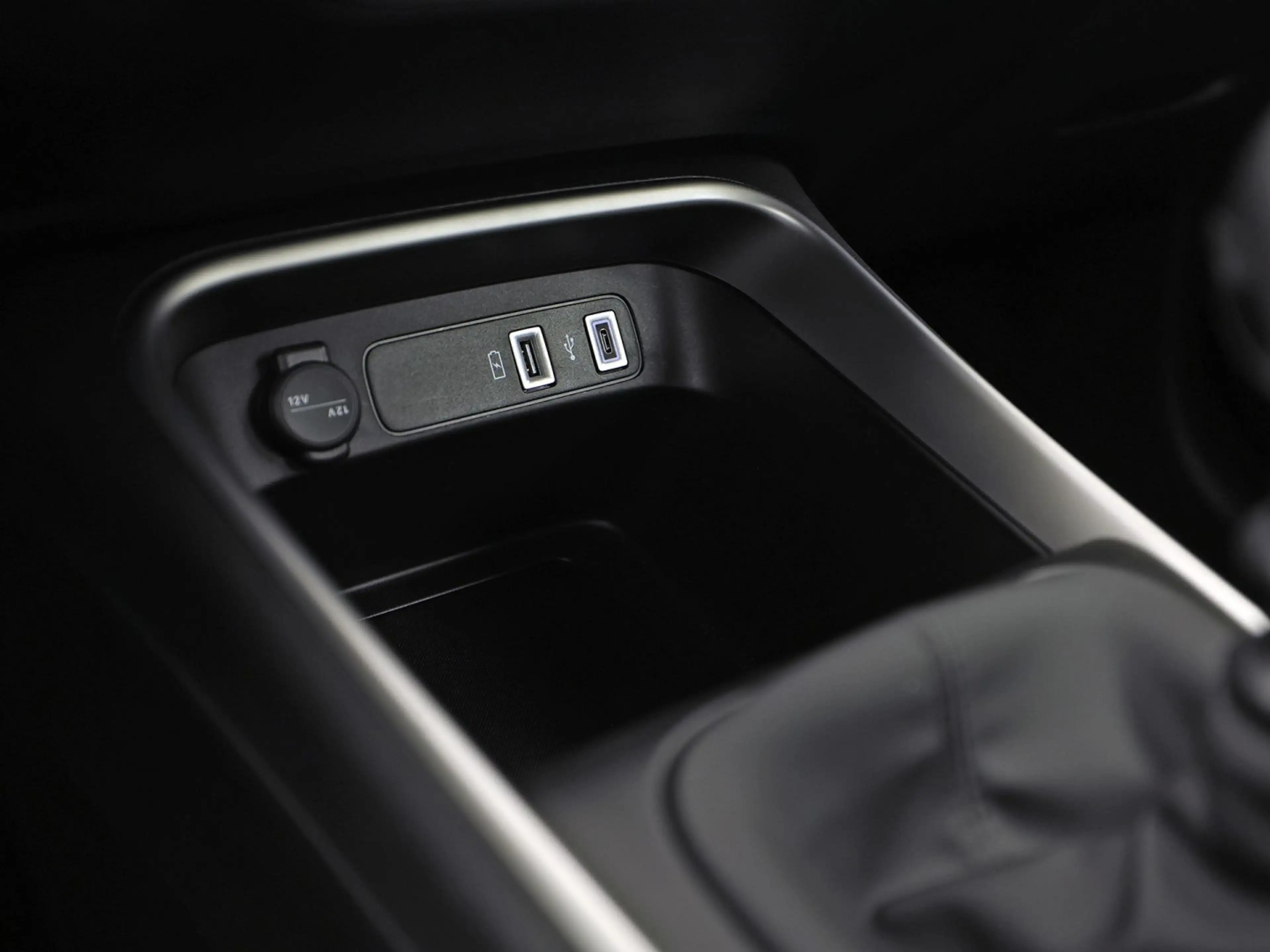 Jeep Avenger 1.2 Longitude (VIRTUAL COCKPIT, APPLE CARPLAY, 360 — photo 28