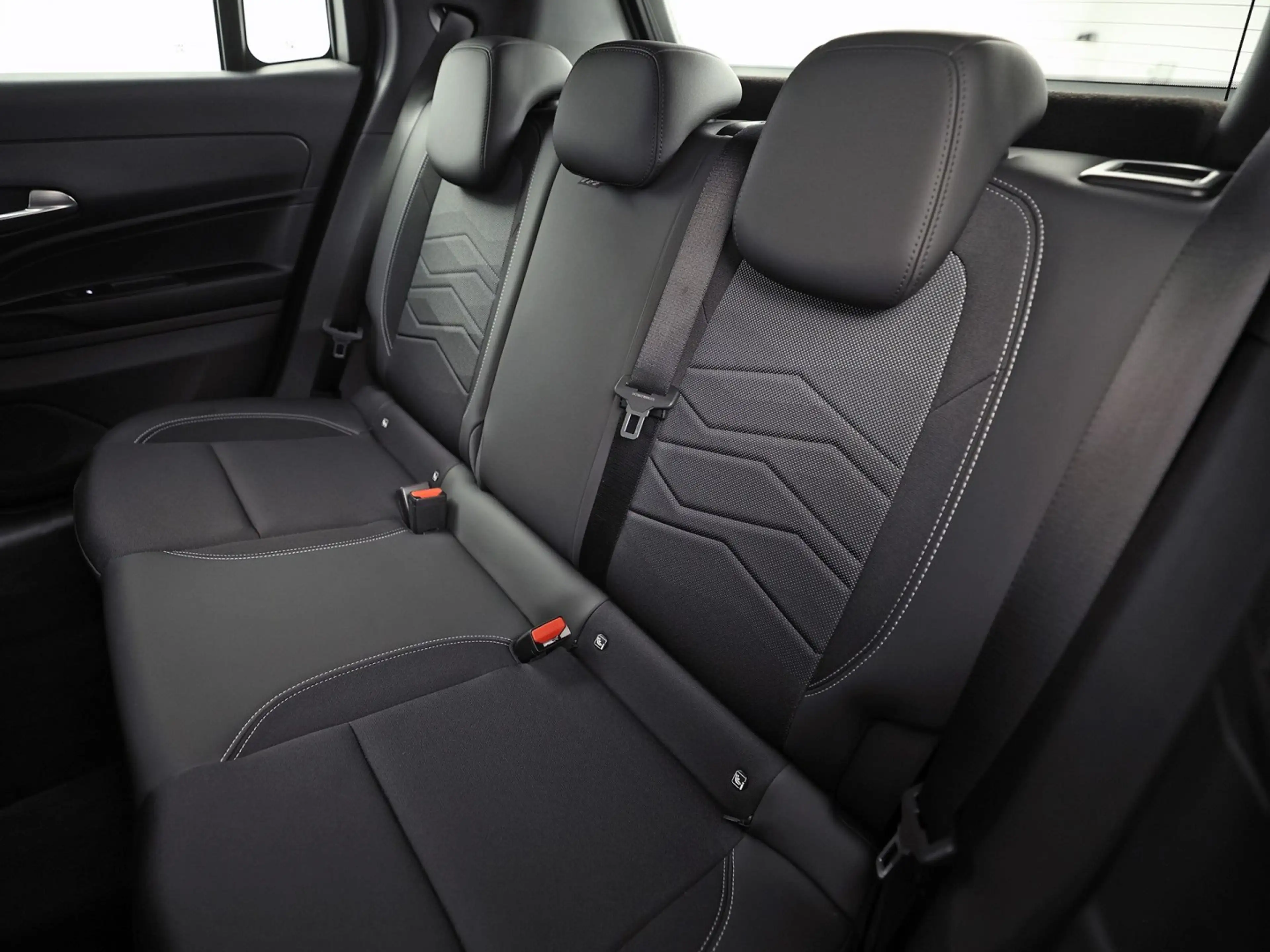 Jeep Avenger 1.2 Longitude (VIRTUAL COCKPIT, APPLE CARPLAY, 360 — photo 14