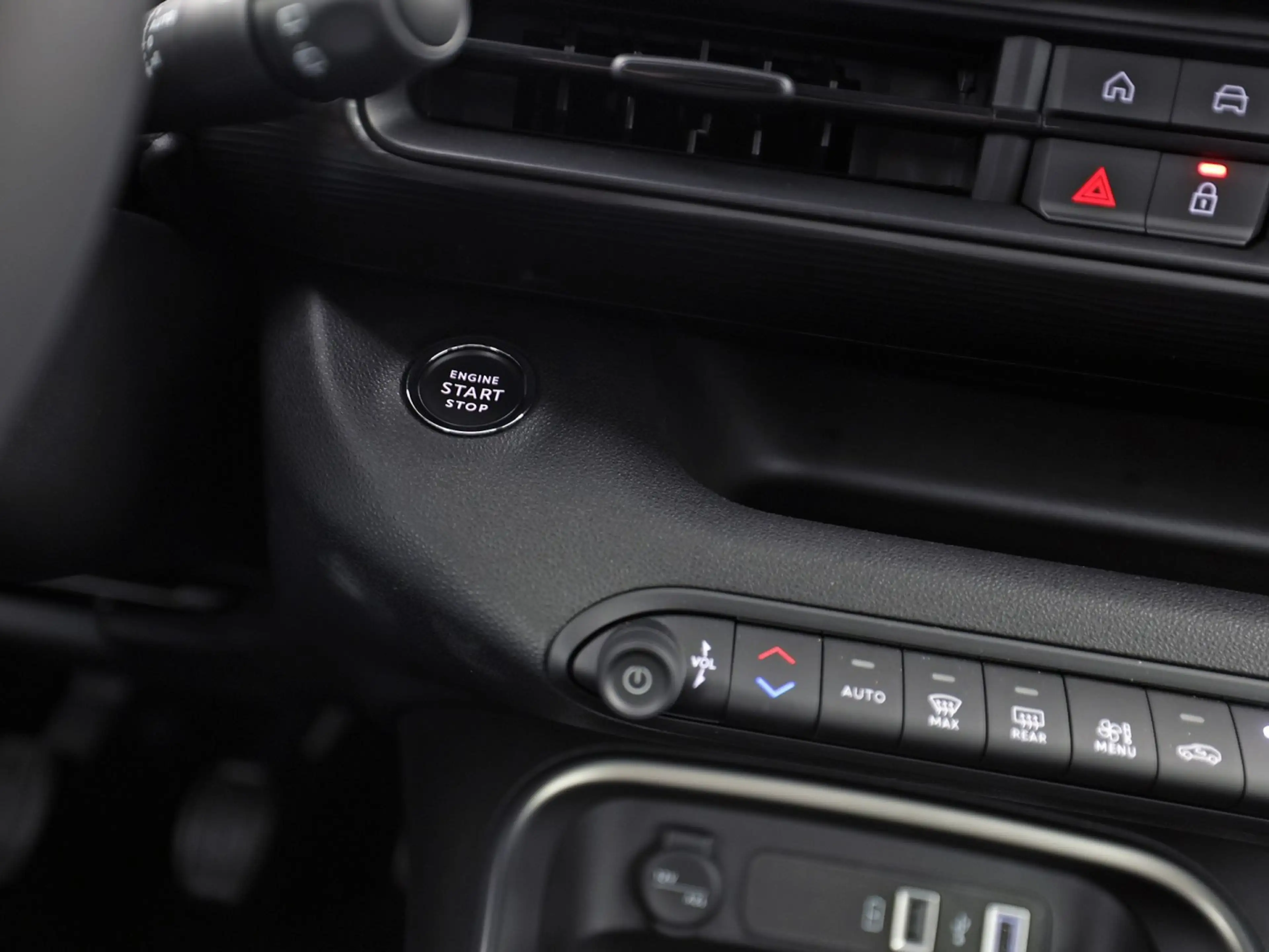 Jeep Avenger 1.2 Longitude (VIRTUAL COCKPIT, APPLE CARPLAY, 360 — photo 23
