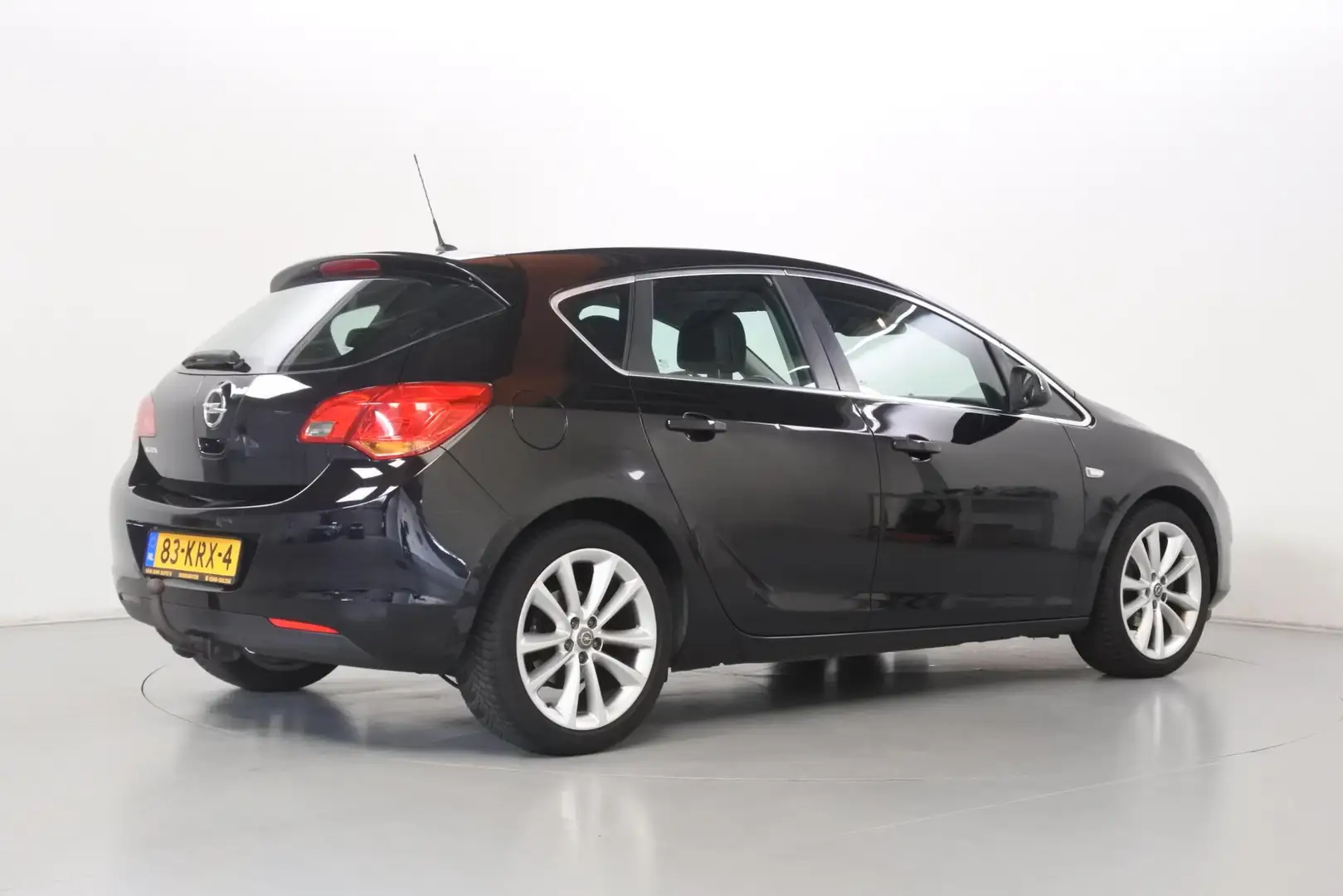Opel Astra 1.6 Cosmo Intro Чорний - 2