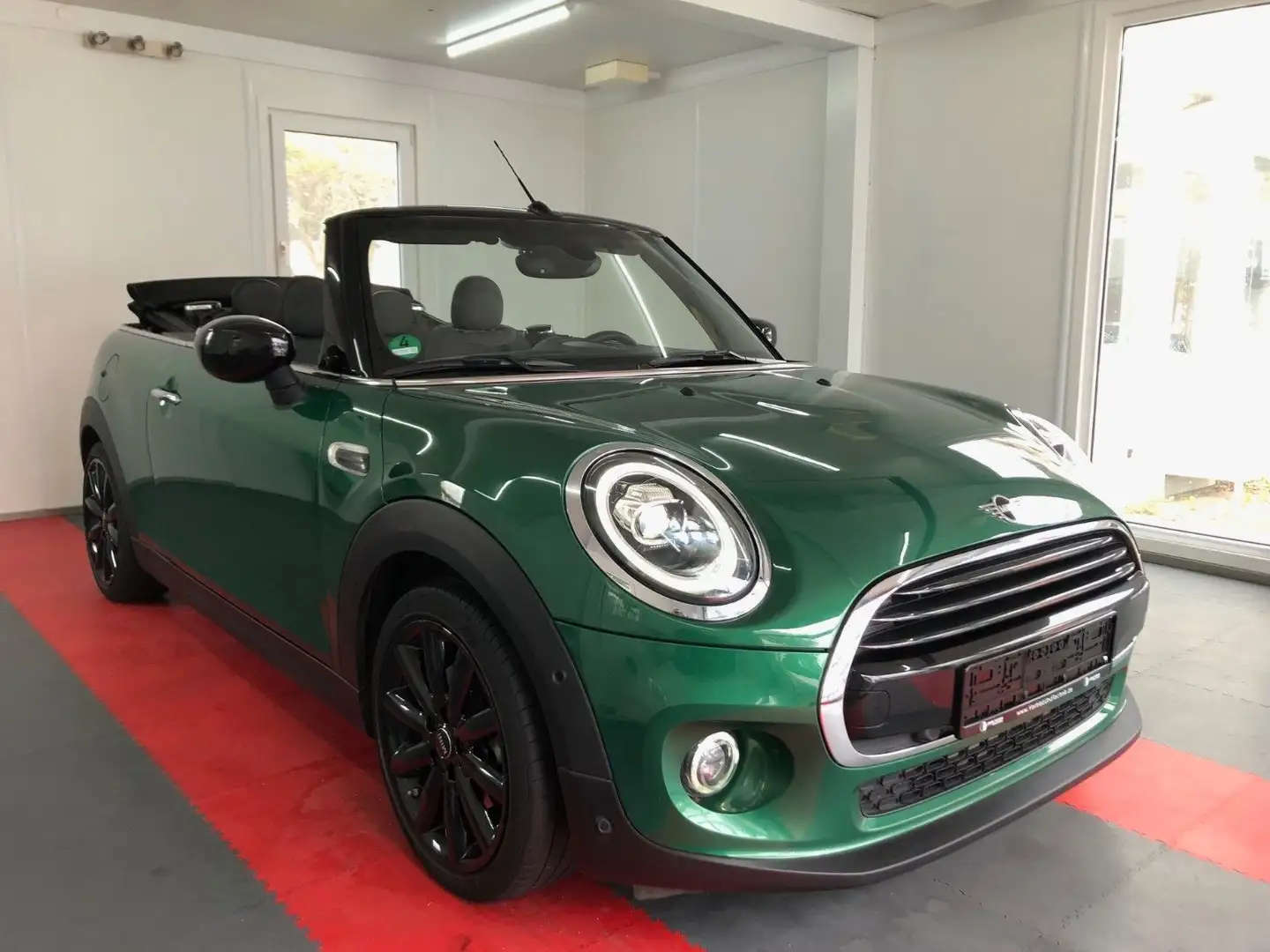 MINI Cooper Cabrio Зелёный - 1