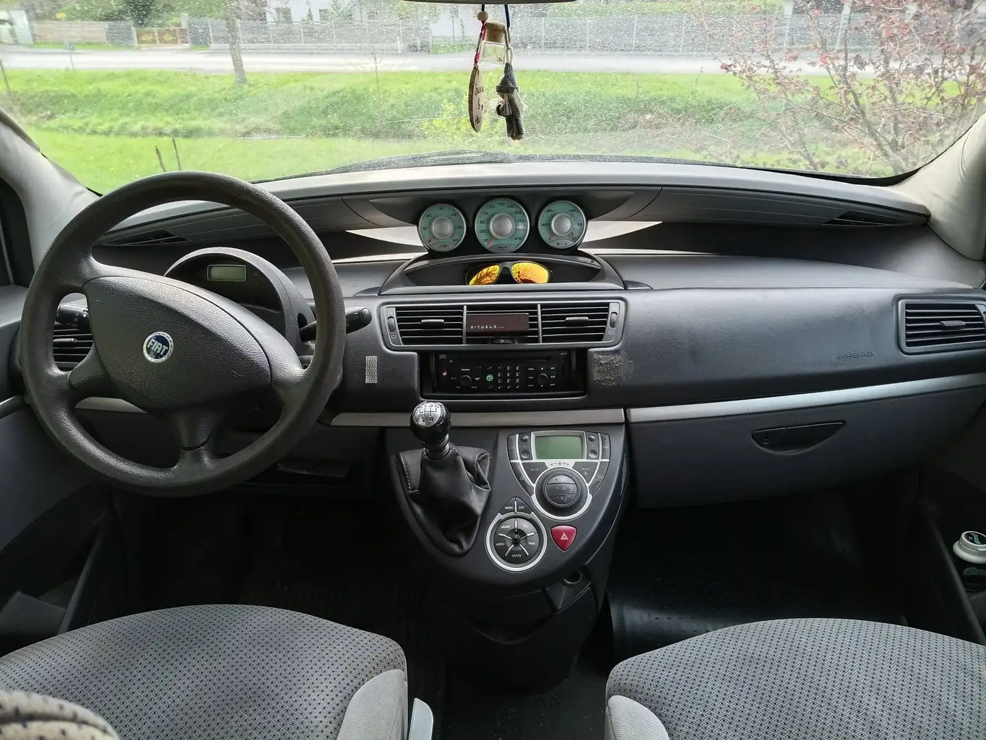 Fiat Ulysse Ulysse 2,2 16V Admiral JTD Admiral Silber - 2