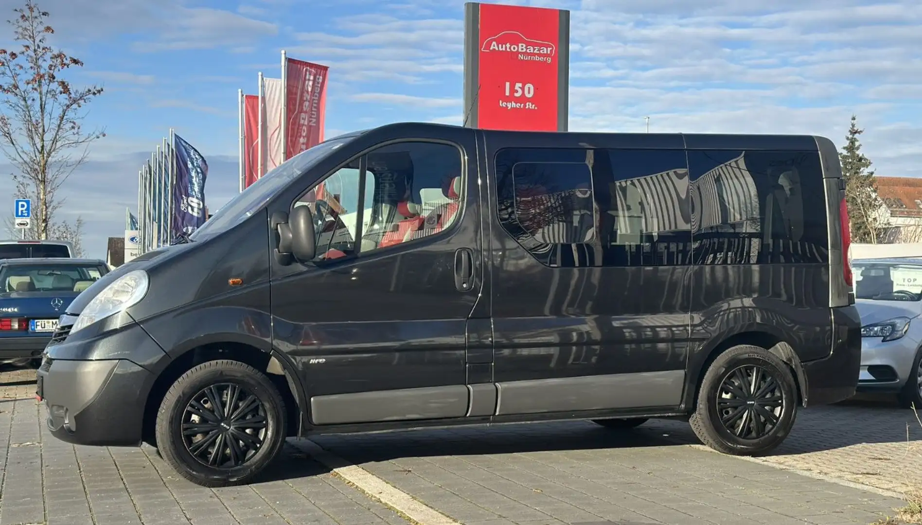 Opel Vivaro Life L1H1 / Rollstuhl Umbau / Elek. Rampe Czarny - 2