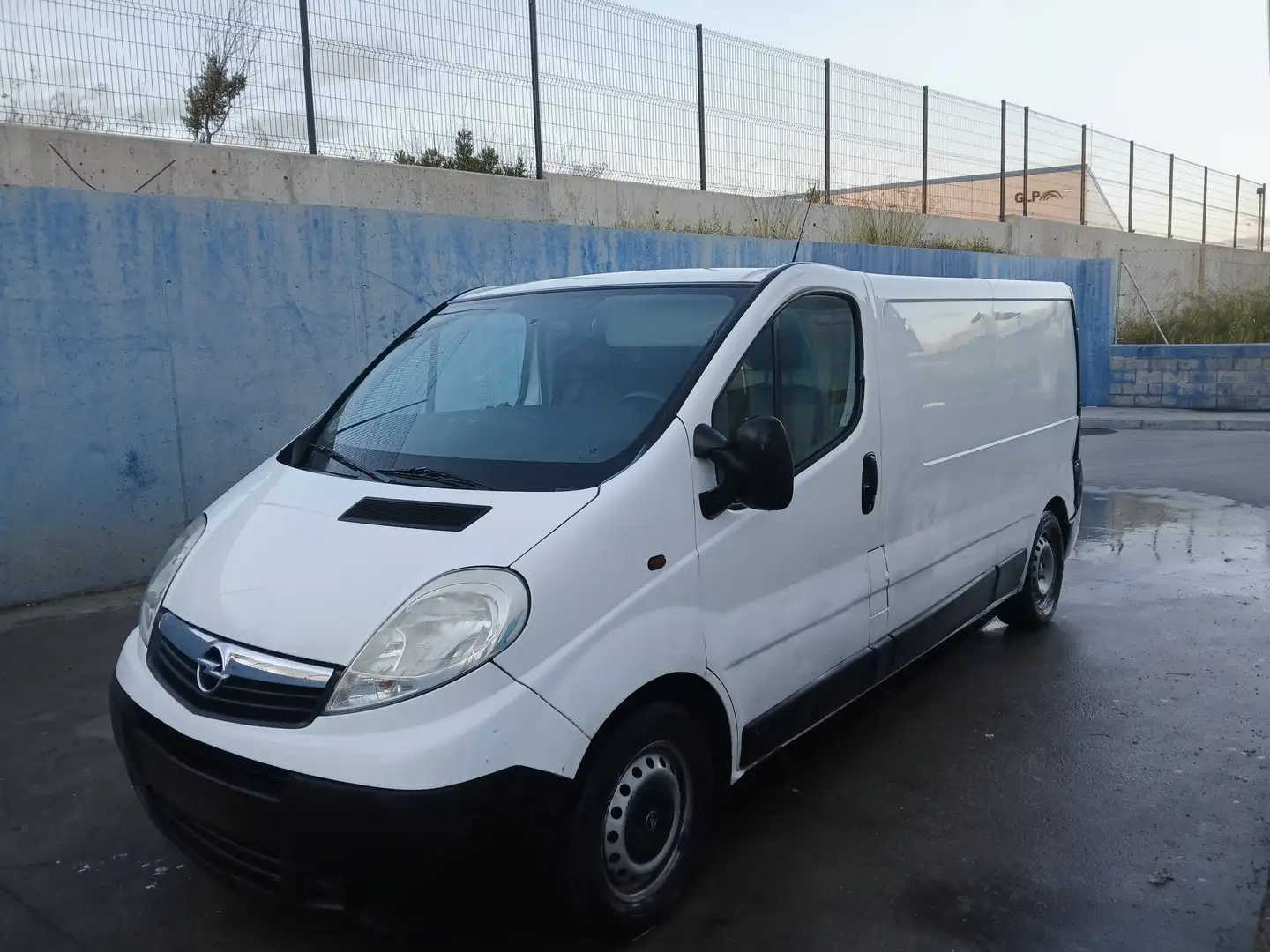 Opel Vivaro Viv. Com9 2.0CDTi 27 L1 Total Acrist. 90 Blanco - 1