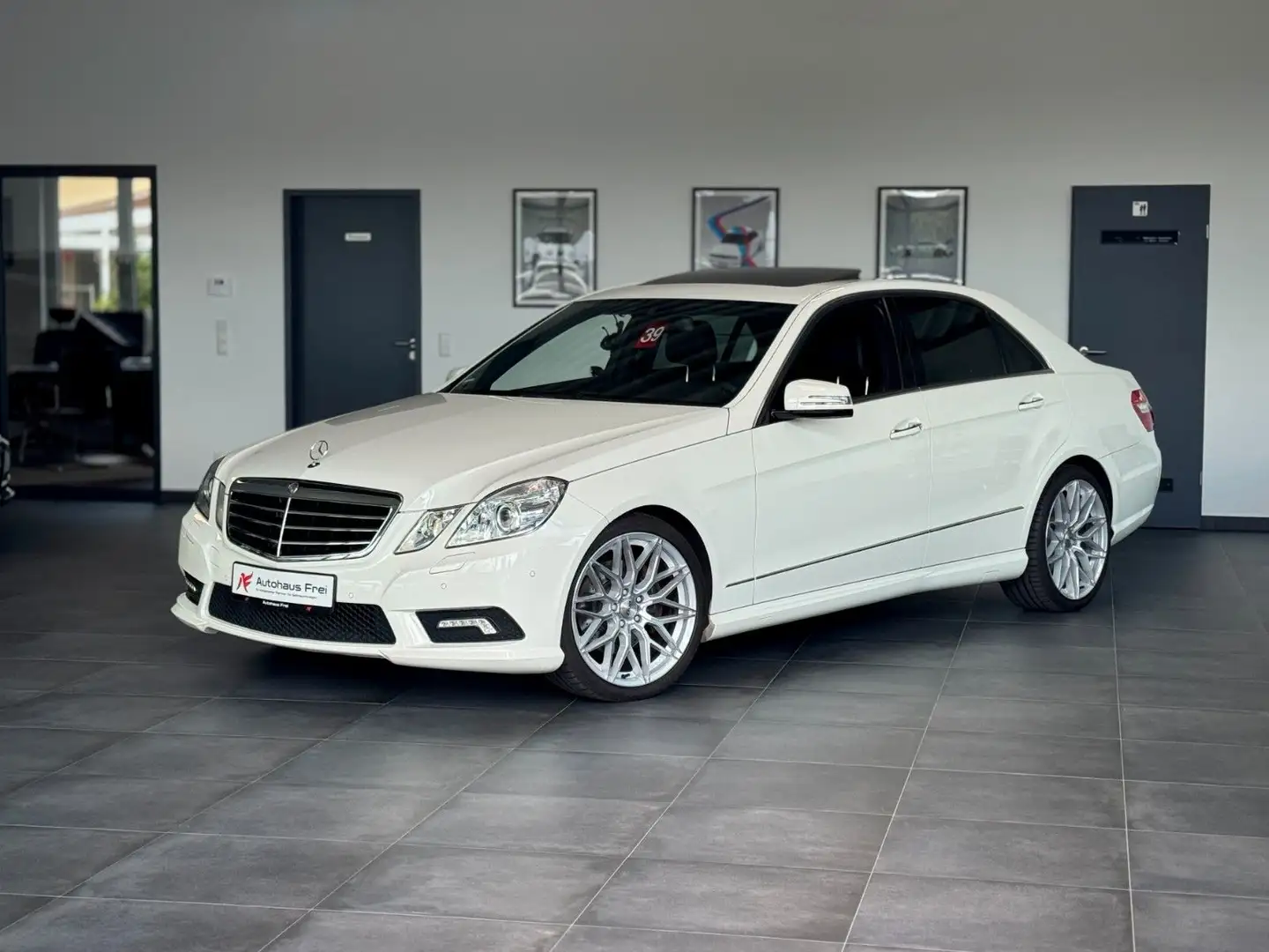 Mercedes-Benz E 350 AMG *Avantgarde*Kamera*Memory*Schiebedach* Weiß - 1