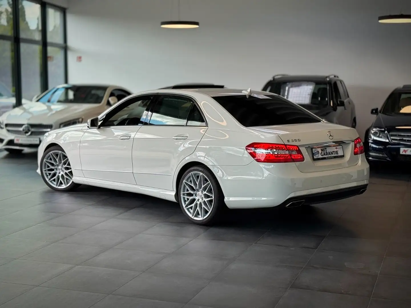 Mercedes-Benz E 350 AMG *Avantgarde*Kamera*Memory*Schiebedach* Weiß - 2