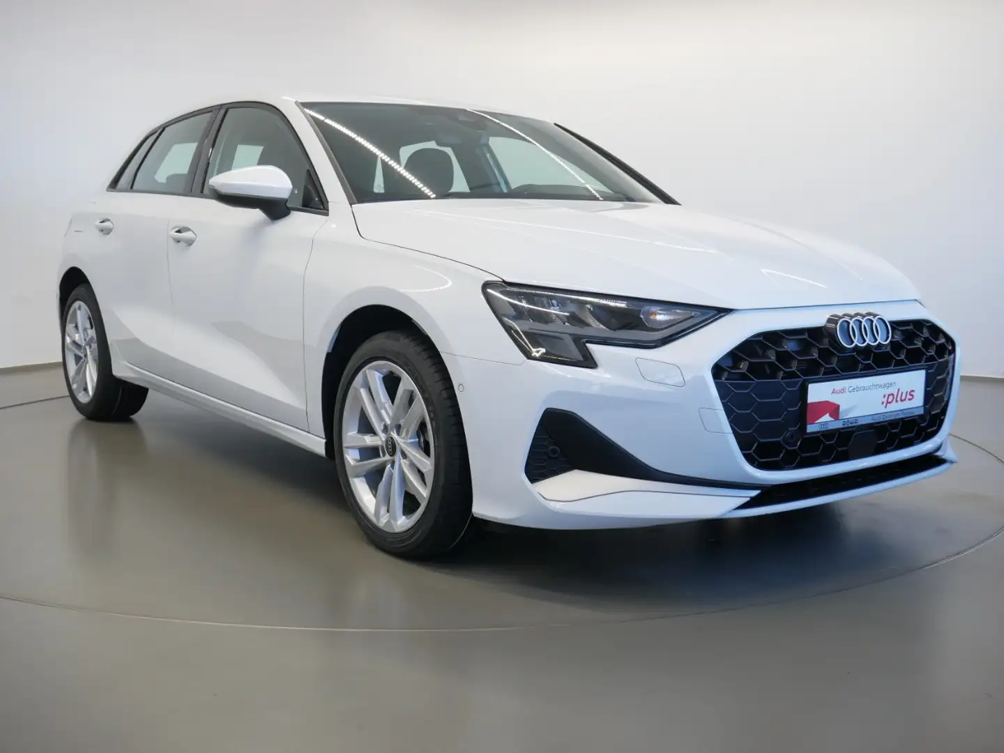 Audi A3 Sportback 30 TFSI advanced AHK virt. Cock.+ NAVI+ Weiß - 2