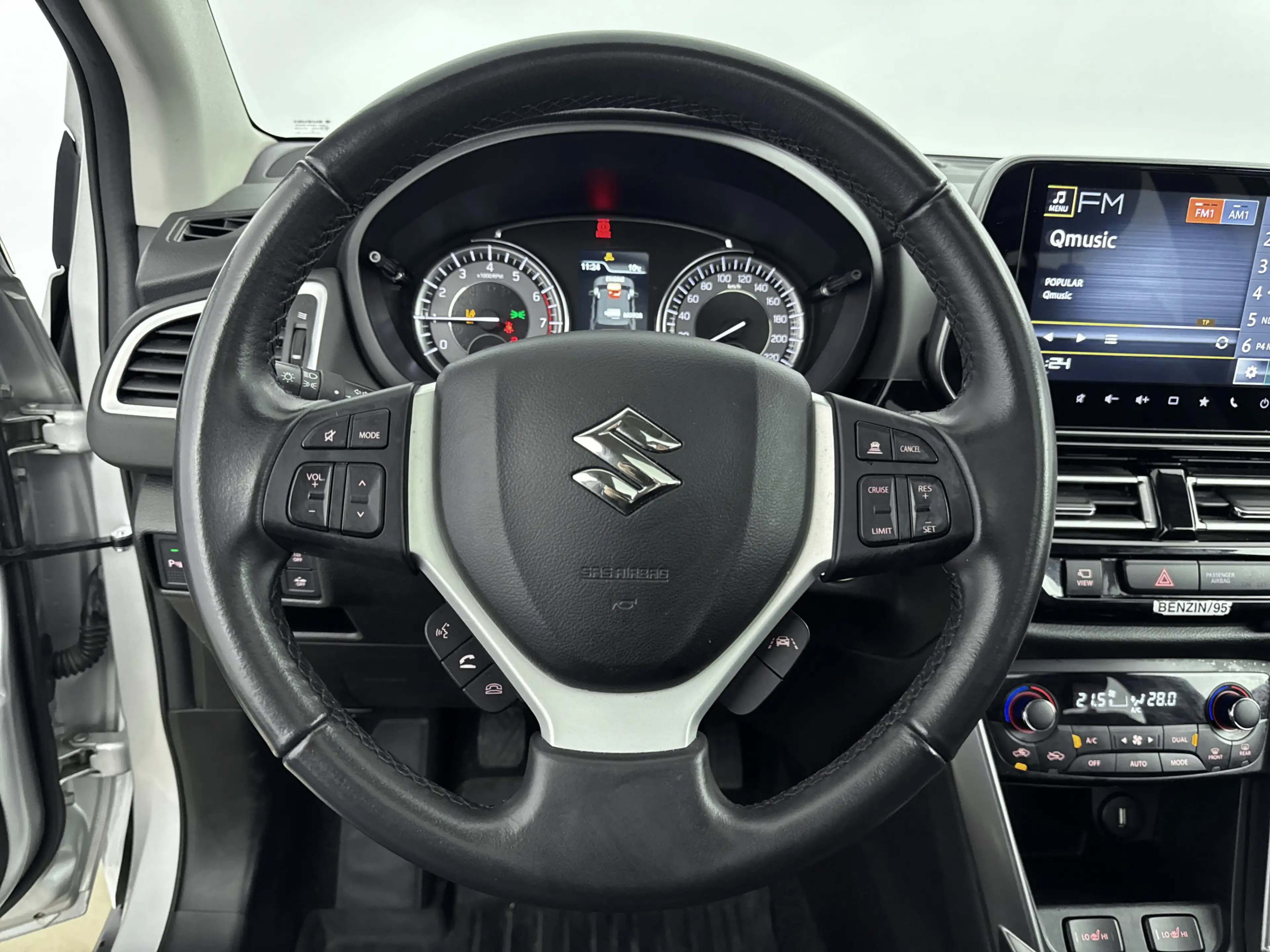 Suzuki S-Cross 1.4 Boosterjet Style Smart Hybrid | Elektrisch gla — photo 15