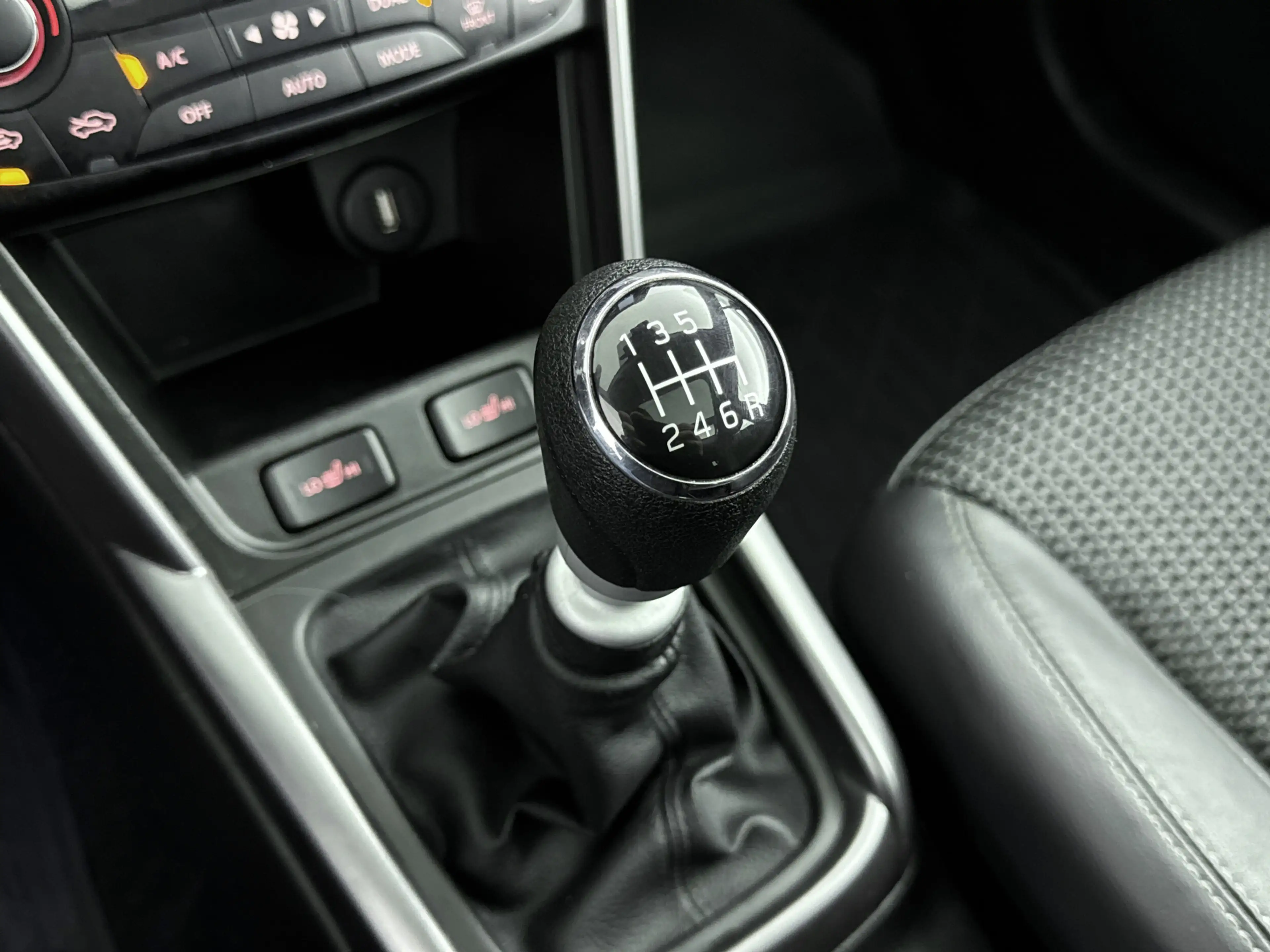 Suzuki S-Cross 1.4 Boosterjet Style Smart Hybrid | Elektrisch gla — photo 9