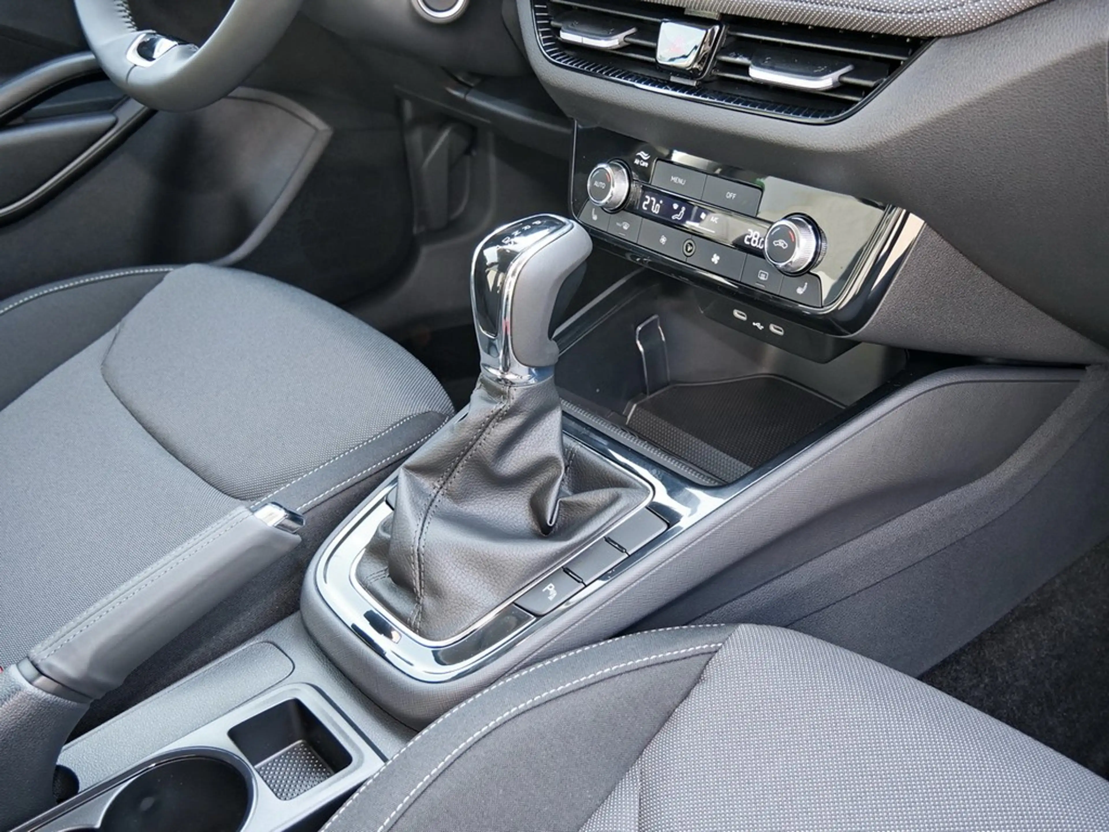 Skoda Fabia Tour 1.0 TSI DSG 85 kW / 116 PS — photo 10