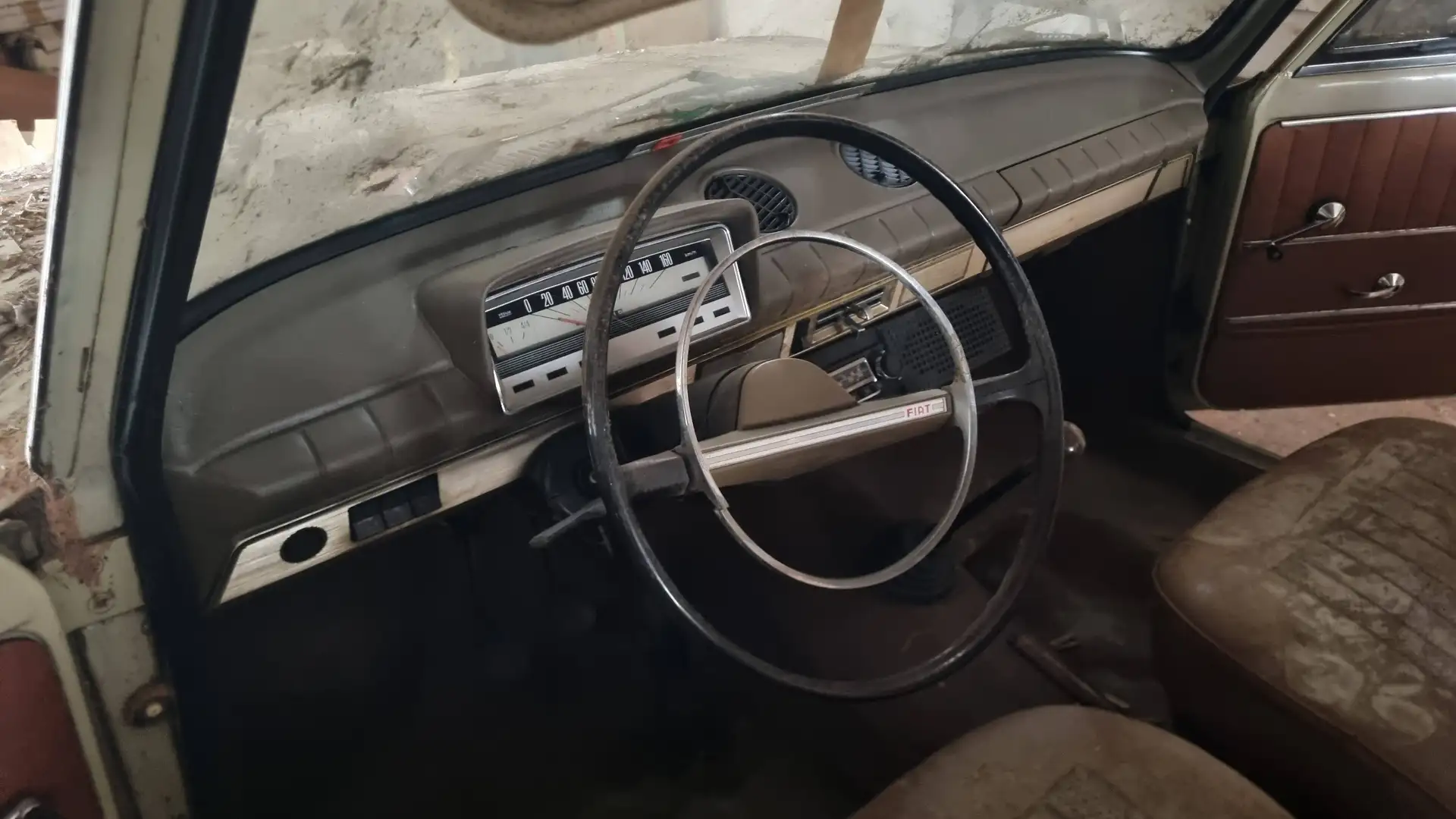 Fiat 124 Coupè berlina Beige - 2