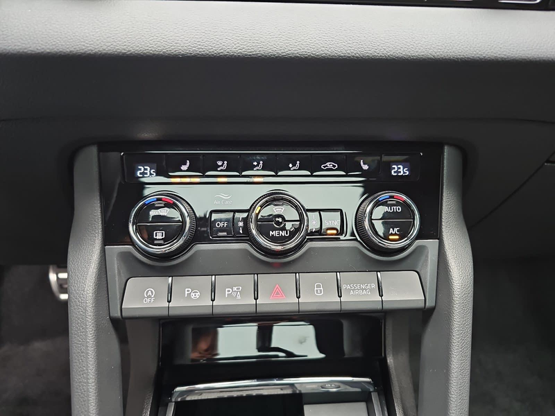 Skoda Karoq KAROQ 1.5 TSI DSG SPORTLINE NAVI LED-MATRIX PANO C — photo 12