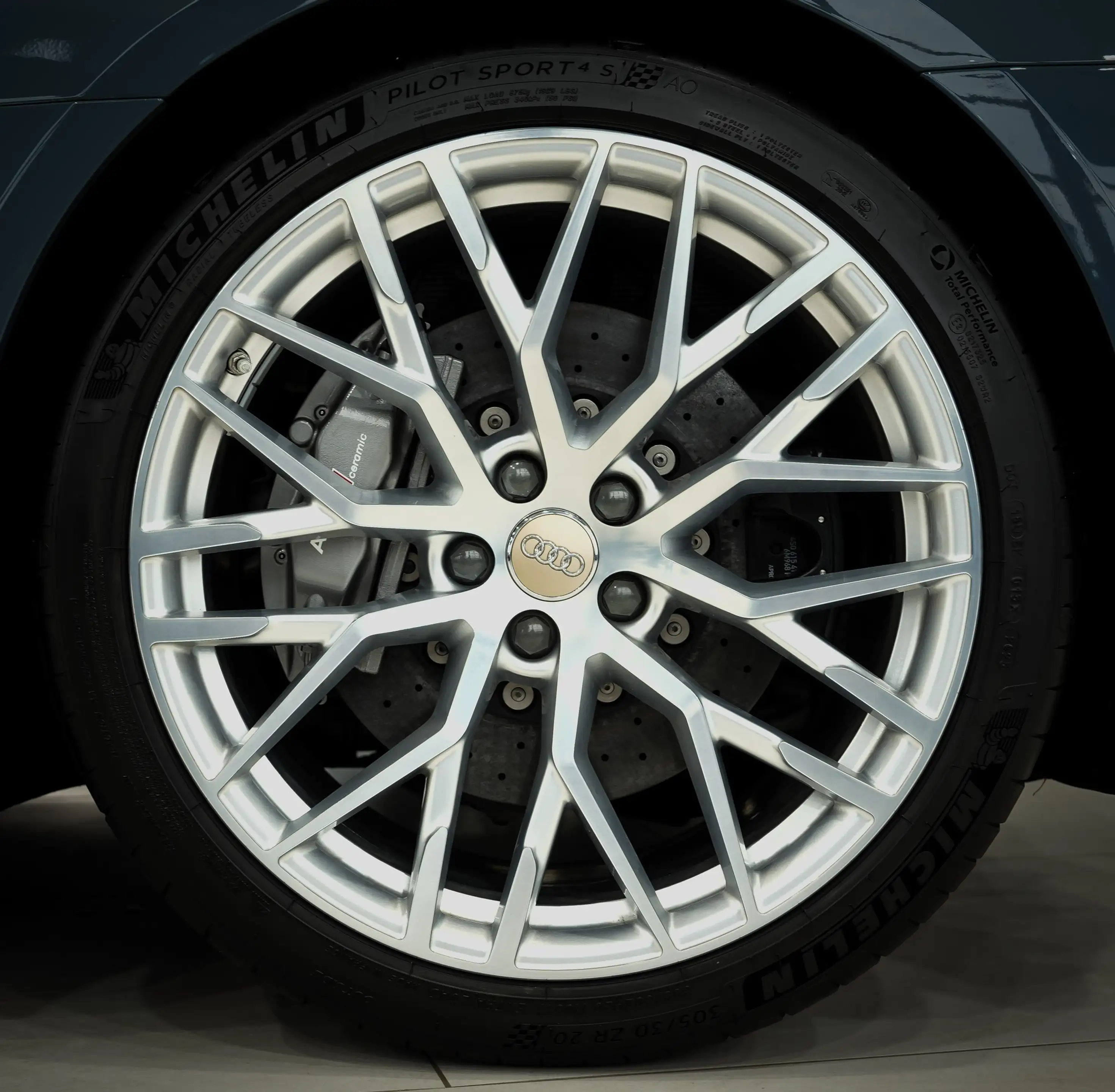 Audi R8 Spyder quattro plus*CARBON-EXT*SPORT-ABG*B&O* — photo 9