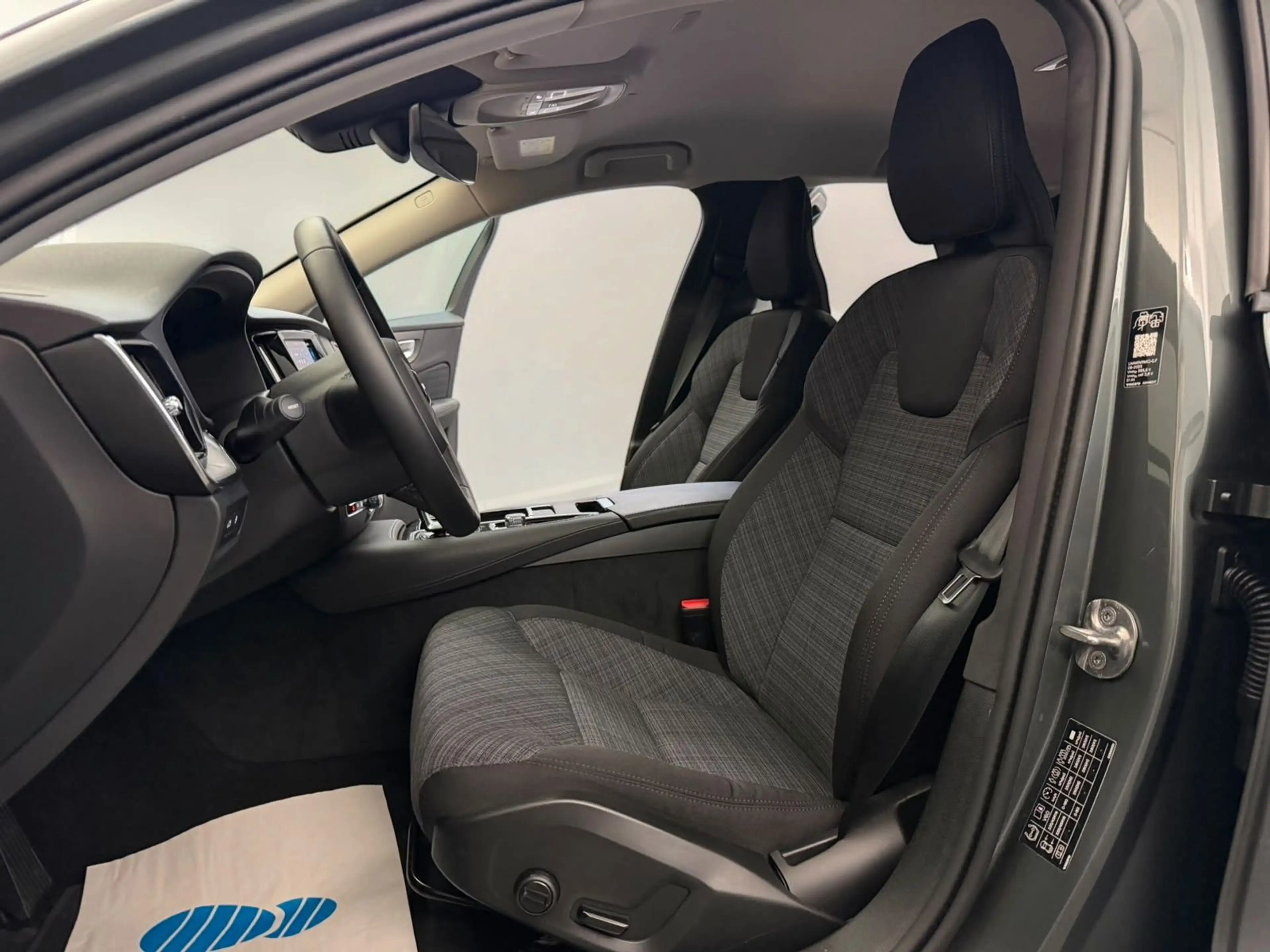 Volvo V60 Kombi Core Hybrid AWD*ACC*AHK*LED*KEYLESS — photo 12