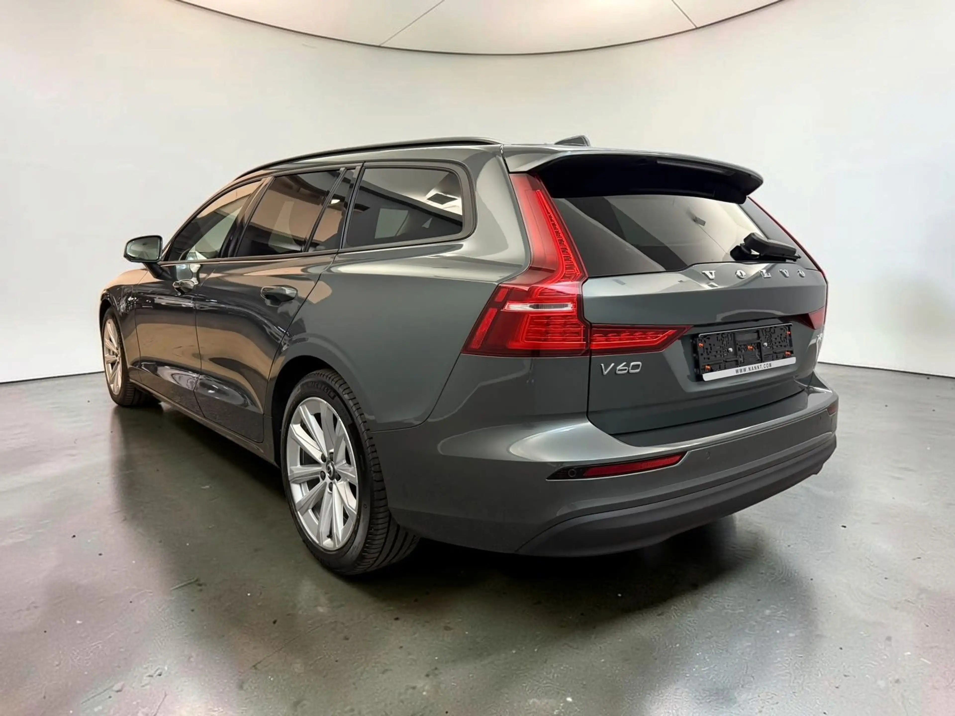 Volvo V60 Kombi Core Hybrid AWD*ACC*AHK*LED*KEYLESS — photo 5