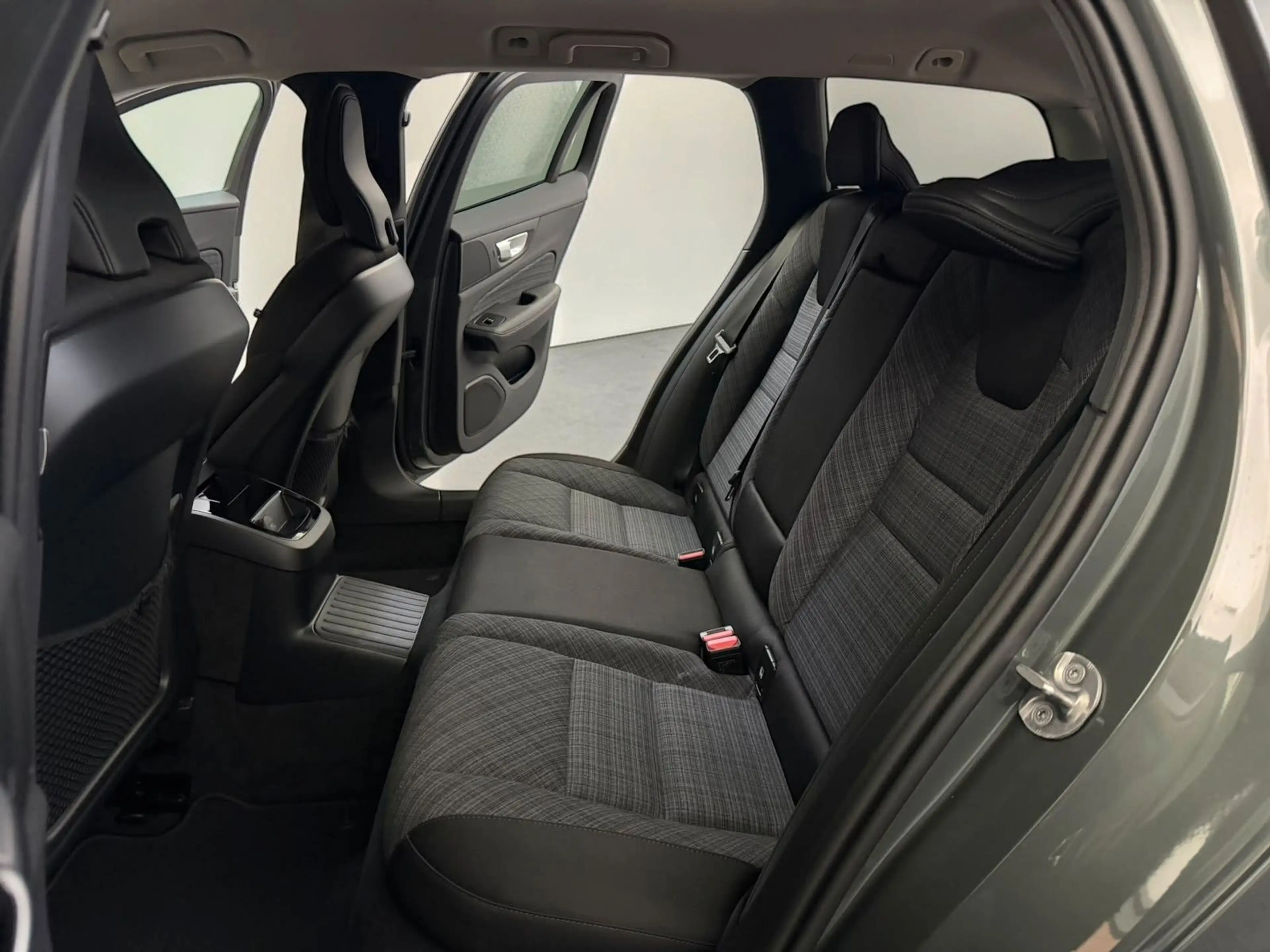 Volvo V60 Kombi Core Hybrid AWD*ACC*AHK*LED*KEYLESS — photo 14