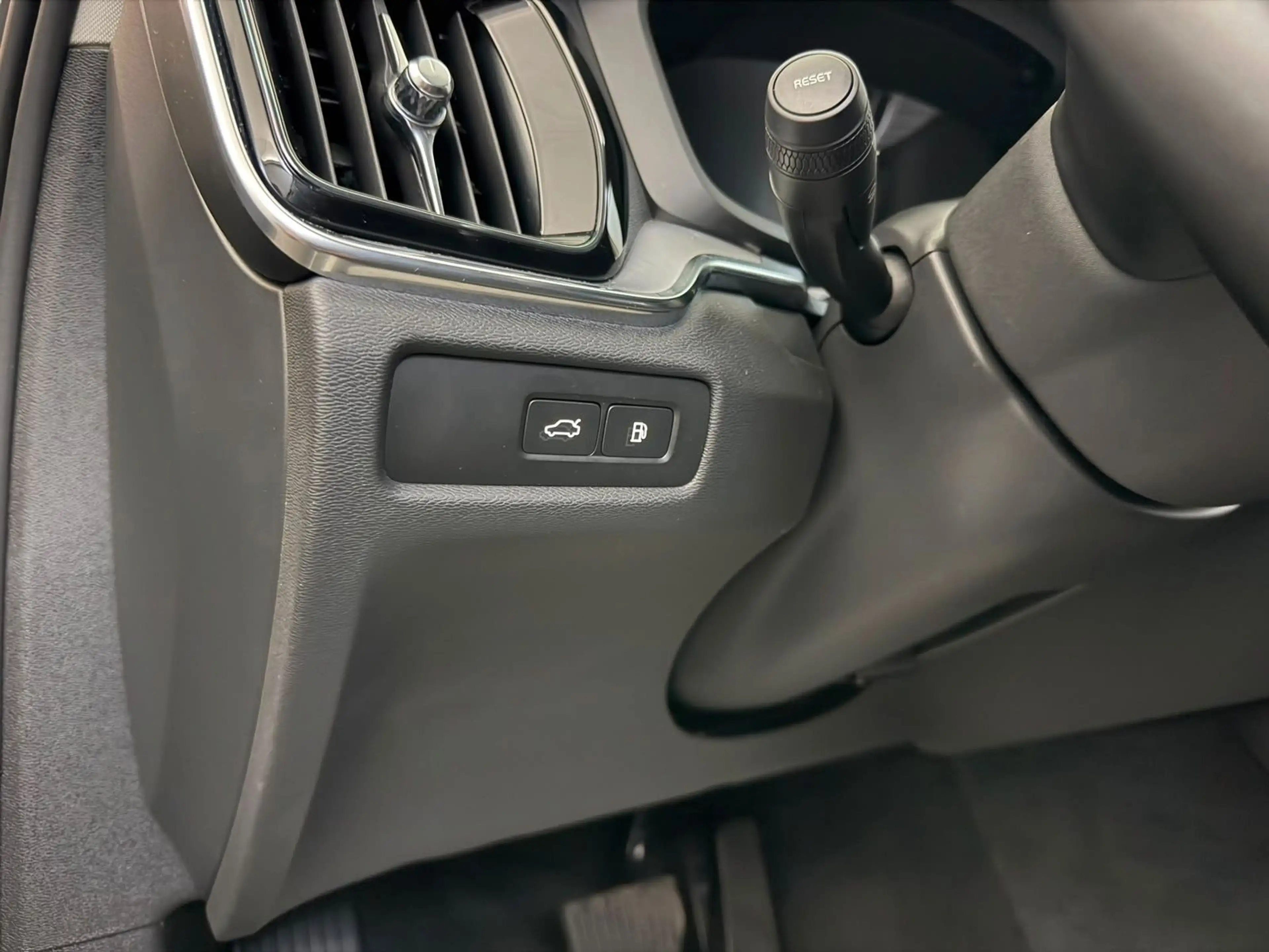 Volvo V60 Kombi Core Hybrid AWD*ACC*AHK*LED*KEYLESS — photo 10